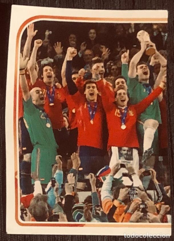 Cromos de f&uacute;tbol: El &Aacute;lbum de la Selecci&oacute;n, de Panini / Carrefour. N&ordm; 7: Media foto equipo. Cromo pegatina. Nuevo.