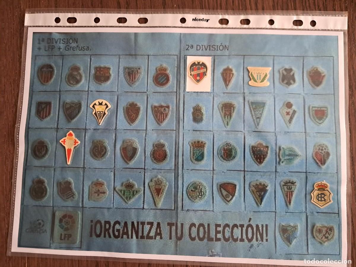 Figurine di Calcio: lote de 5 cromos adhesivos de grefusa, escudos de futbol de 1&ordf; y 2&ordf; divisi&oacute;n, pegadas en hoja &aacute;lbum.