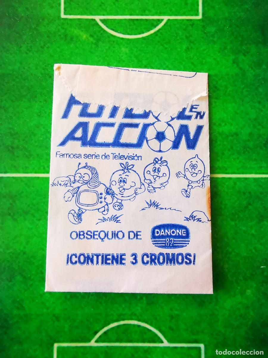 Cromos de F&uacute;tbol: SOBRE DE CROMOS ABIERTO Y VACIO ALBUM DANONE MUNDIAL 1982 FUTBOL EN ACCION