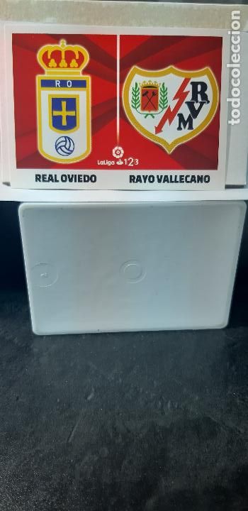 Football Stickers: Cromo Liga Este 2017-2018 Escudos La Liga 123 N&ordm;8 Real Oviedo-Rayo Vallecano