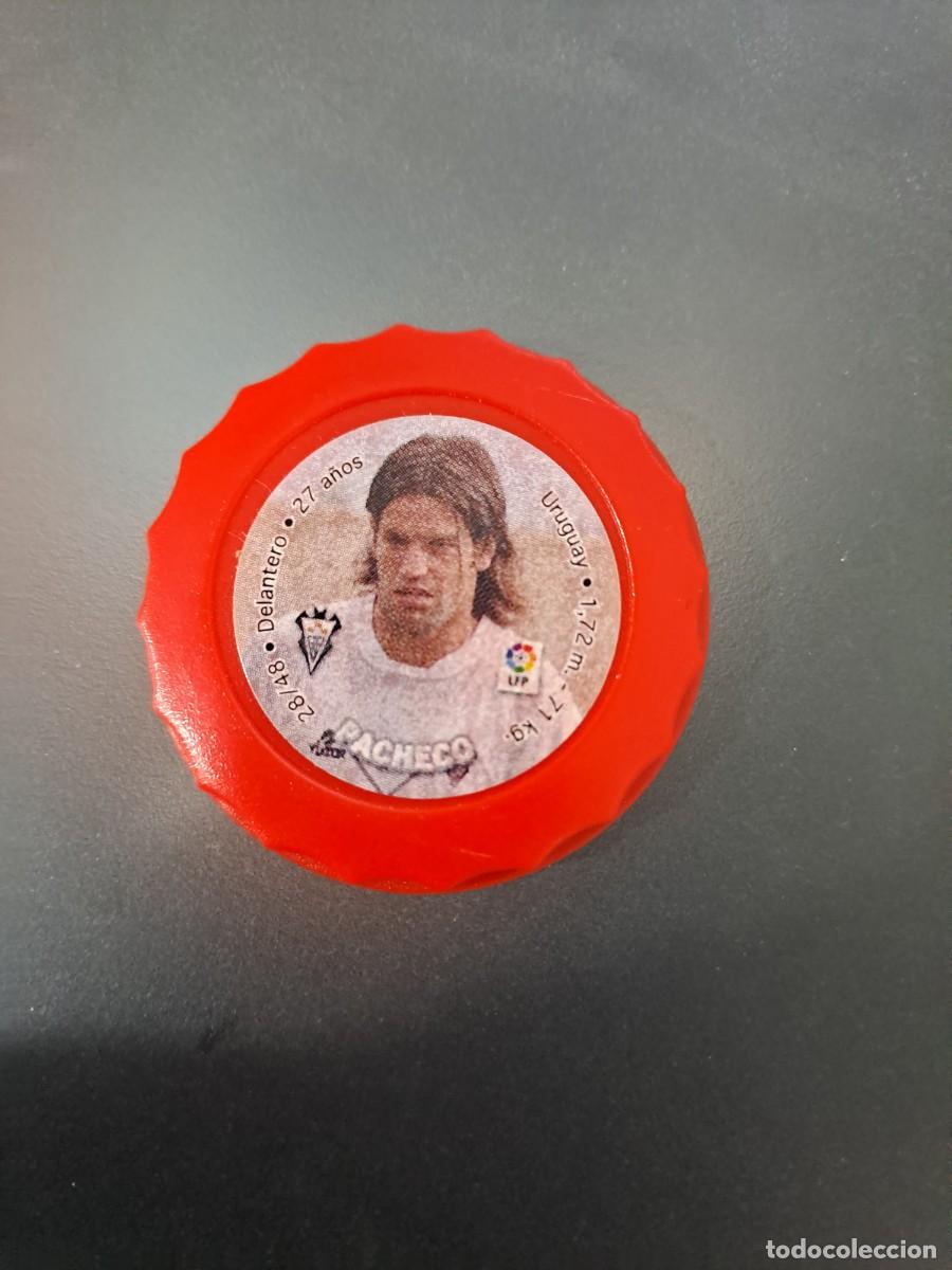 Fu&szlig;ball-Sticker: CHAPA TAZO CAPS PACHECO ALBACETE 28/48 COLOR ROJO LIGA 2003 2004 03 04 FUTBOL TOSFRIT