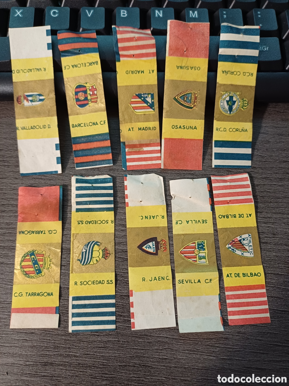 Cromos de f&uacute;tbol: 10 CROMOS ESCUDOS DE EQUIPOS DE FUTBOL, DESCONOZCO LA COLECCION, SIN PEGAR