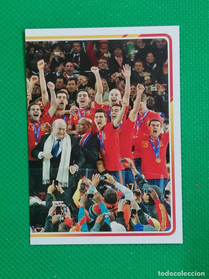 Cromos de f&uacute;tbol: 8 CELEBRACION 2010 EL ALBUM DE LA SELECCION ESPA&Ntilde;OLA 2020 CARREFOUR PANINI