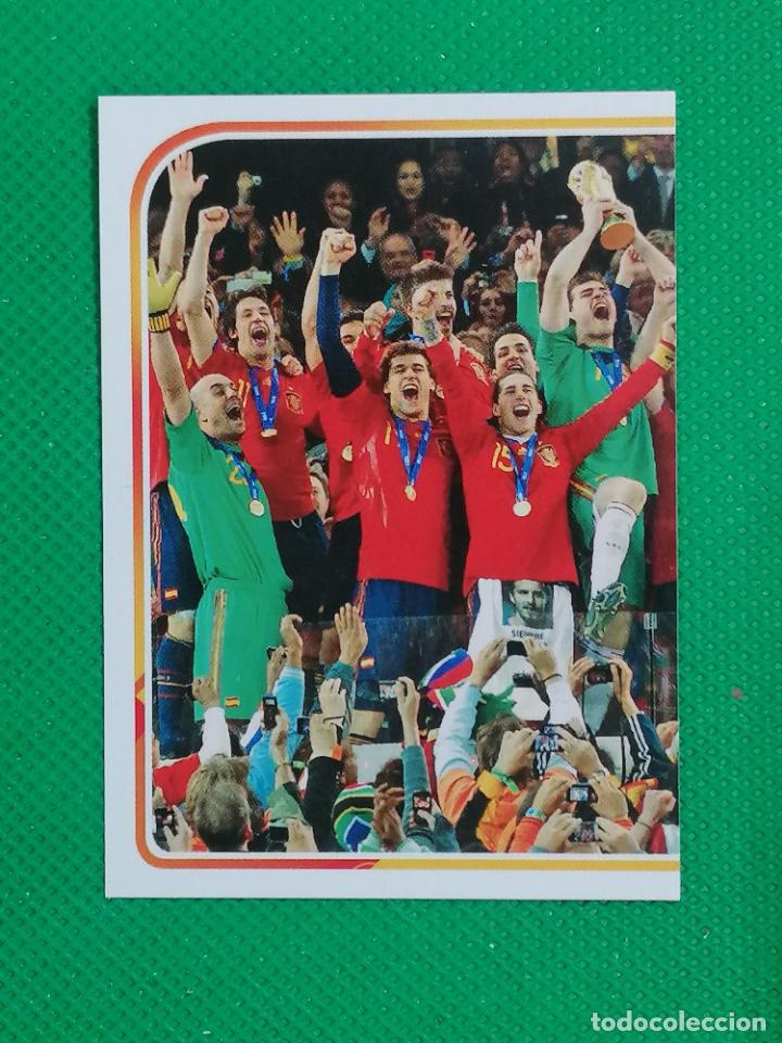 Cromos de f&uacute;tbol: 7 CELEBRACION 2010 EL ALBUM DE LA SELECCION ESPA&Ntilde;OLA 2020 CARREFOUR PANINI