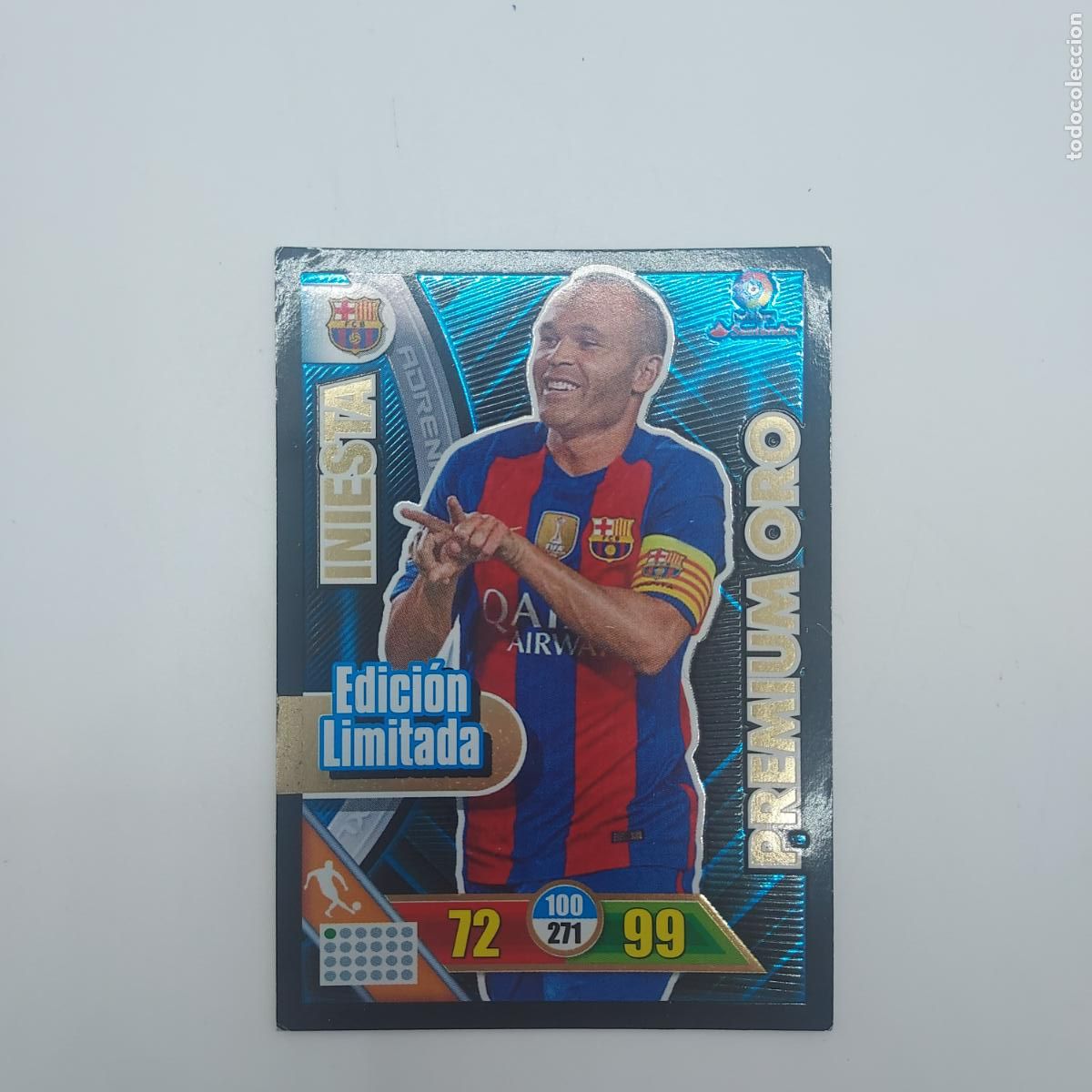 Football Stickers: ADRENALYN INIESTA PREMIUM ORO 16 17