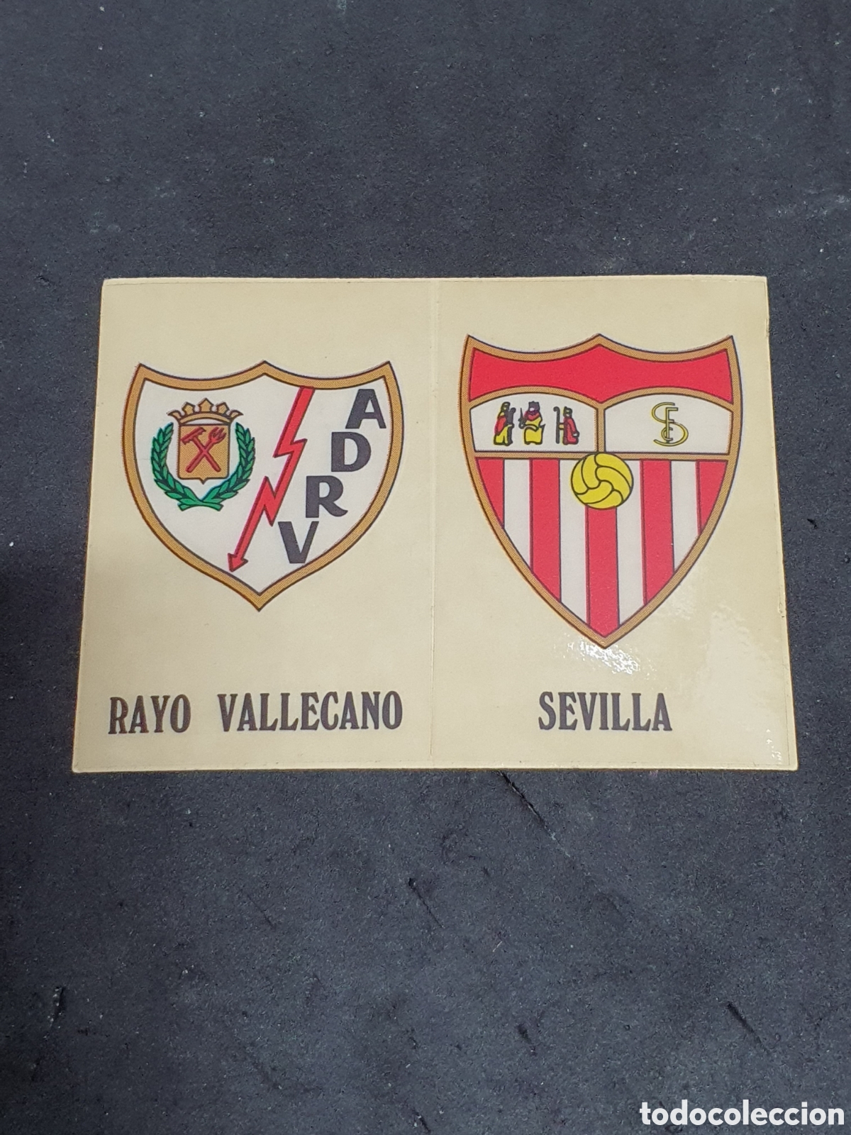 Figurine di Calcio: Escudos Rayo vallecano y Sevilla F&Uacute;TBOL '90