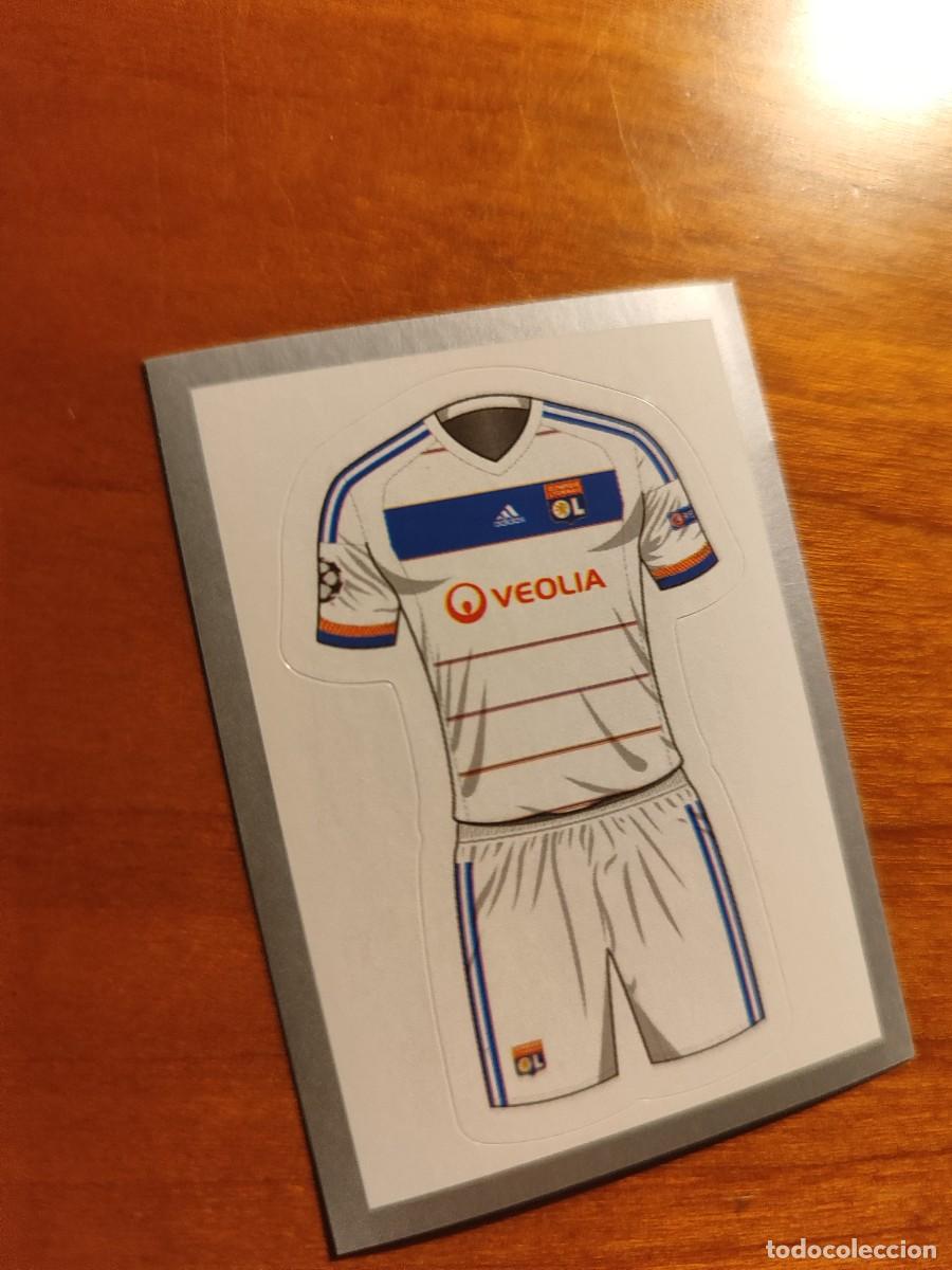 Cartes &agrave; collectionner de Football: 518 UCL CHAMPIONS LEAGUE 2015 16 HOME KIT - OLYMPIQUE LYONNAIS -- NUEVO TOPPS 15 2016 NO PANINI