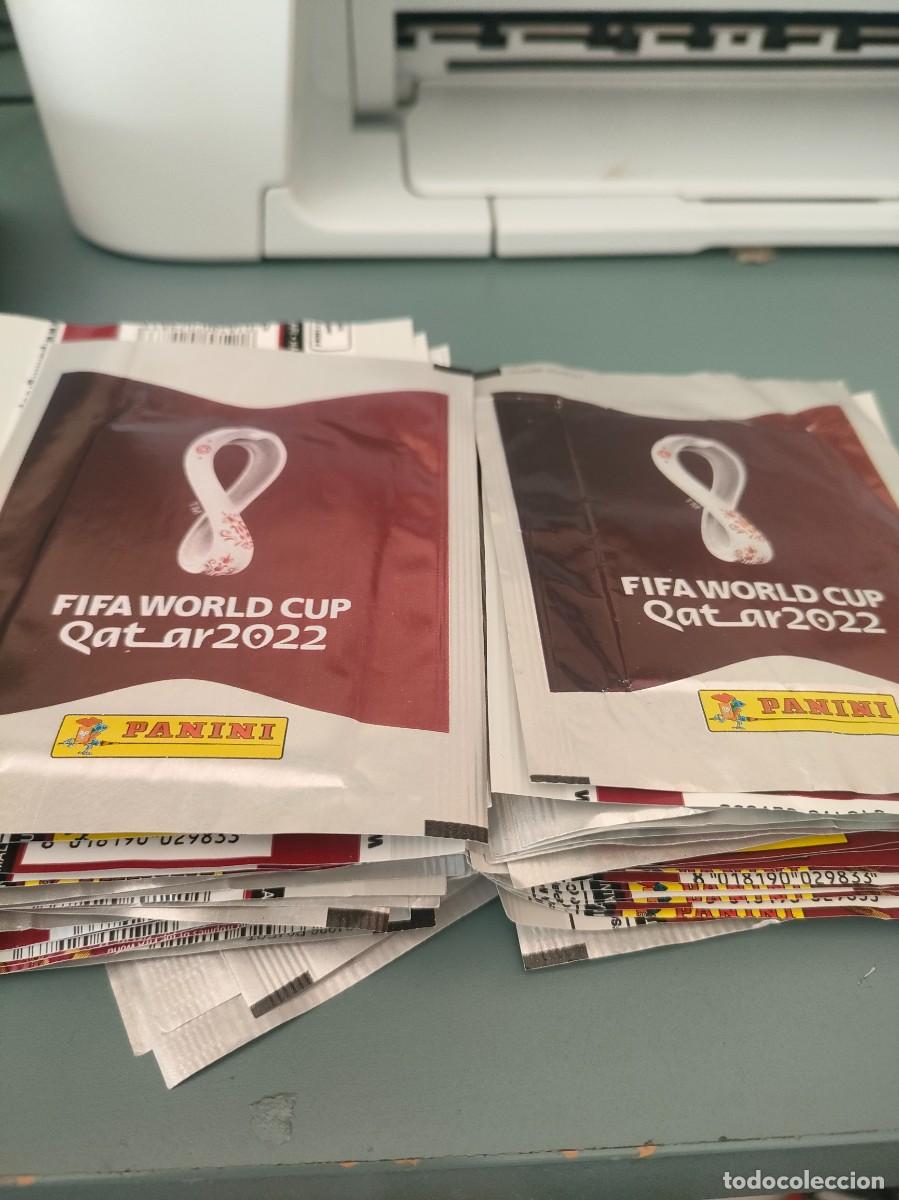 Cromos de F&uacute;tbol: LOTE DE 63 SOBRES SIN ABRIR QATAR 2022