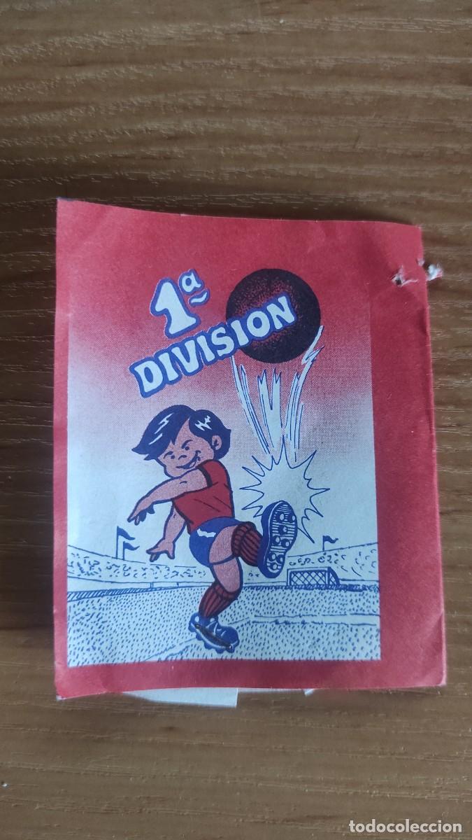 Fu&szlig;ball-Sticker: Sobre con cromos, editorial desconocida, de finales de los 70 o principios de los 80. 1&ordf; division
