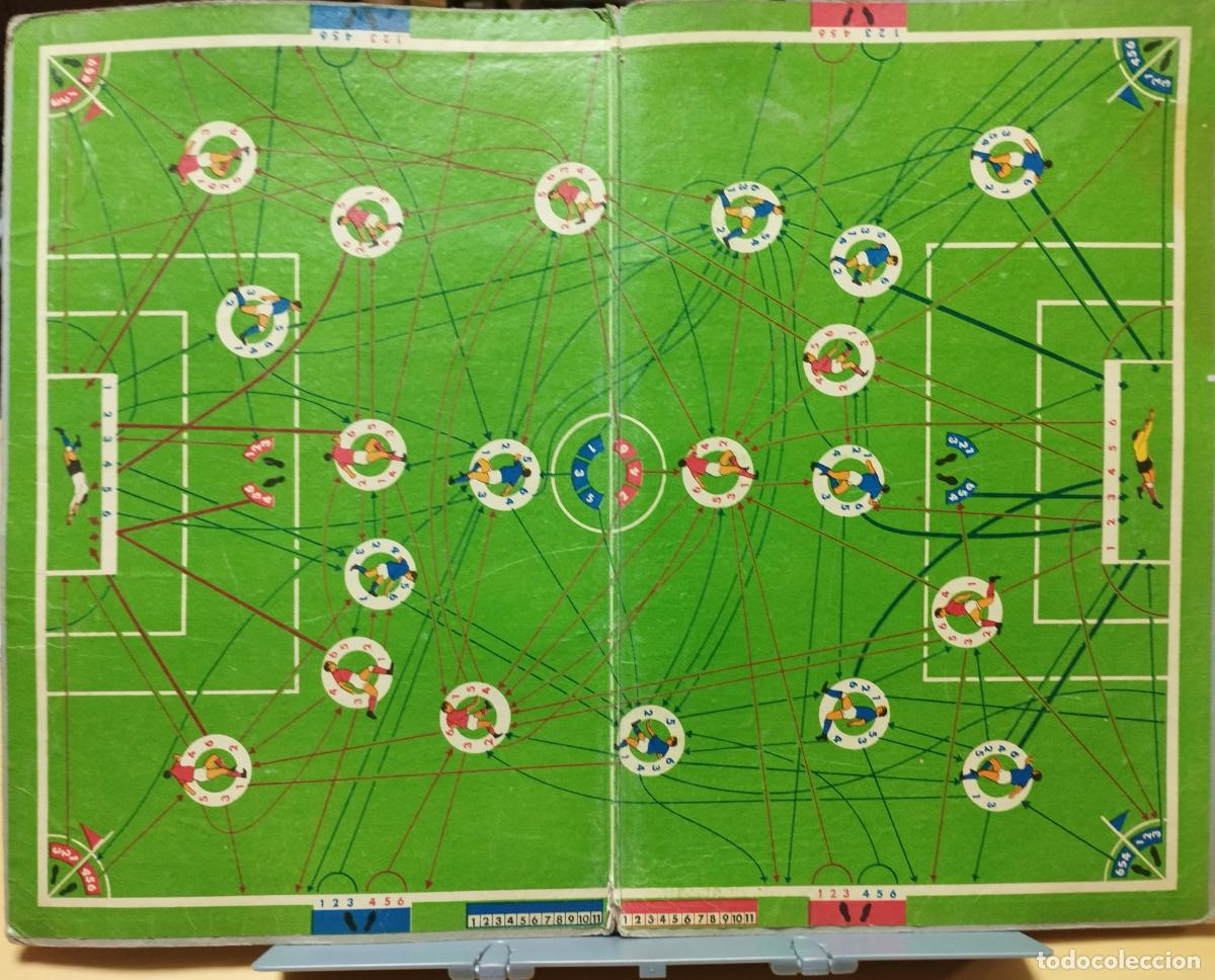 Figurine di Calcio: TABLERO DE COLECCION DE FUTBOL. DESCONOZCO QUE COLECCION. PEGADO EN CARTON PARA EVITAR DETERIORO