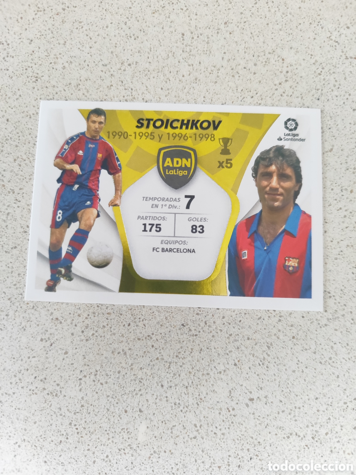 Cromos de f&uacute;tbol: CROMO N&Uacute;MERO 28 ADN LA LIGA STOICHKOV FC BARCELONA LIGA ESTE 21/22