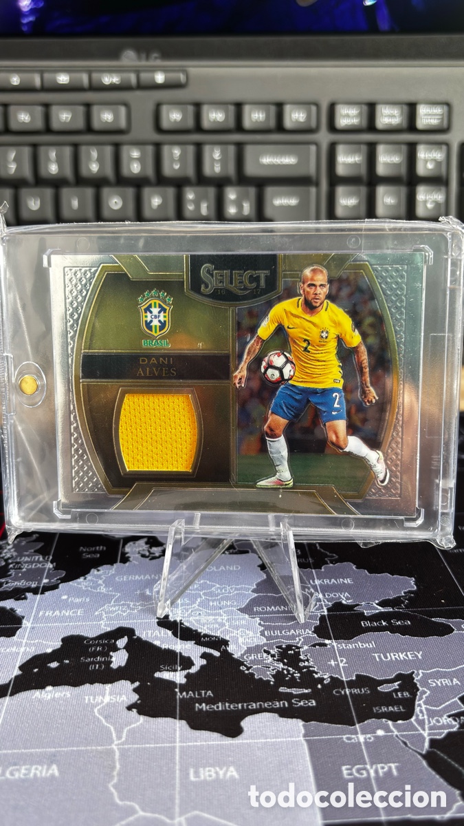 Cromos de Futebol: Dani Alves Memorabilia SELECT PANINI AMERICA parche patch Brasil 2016 2017