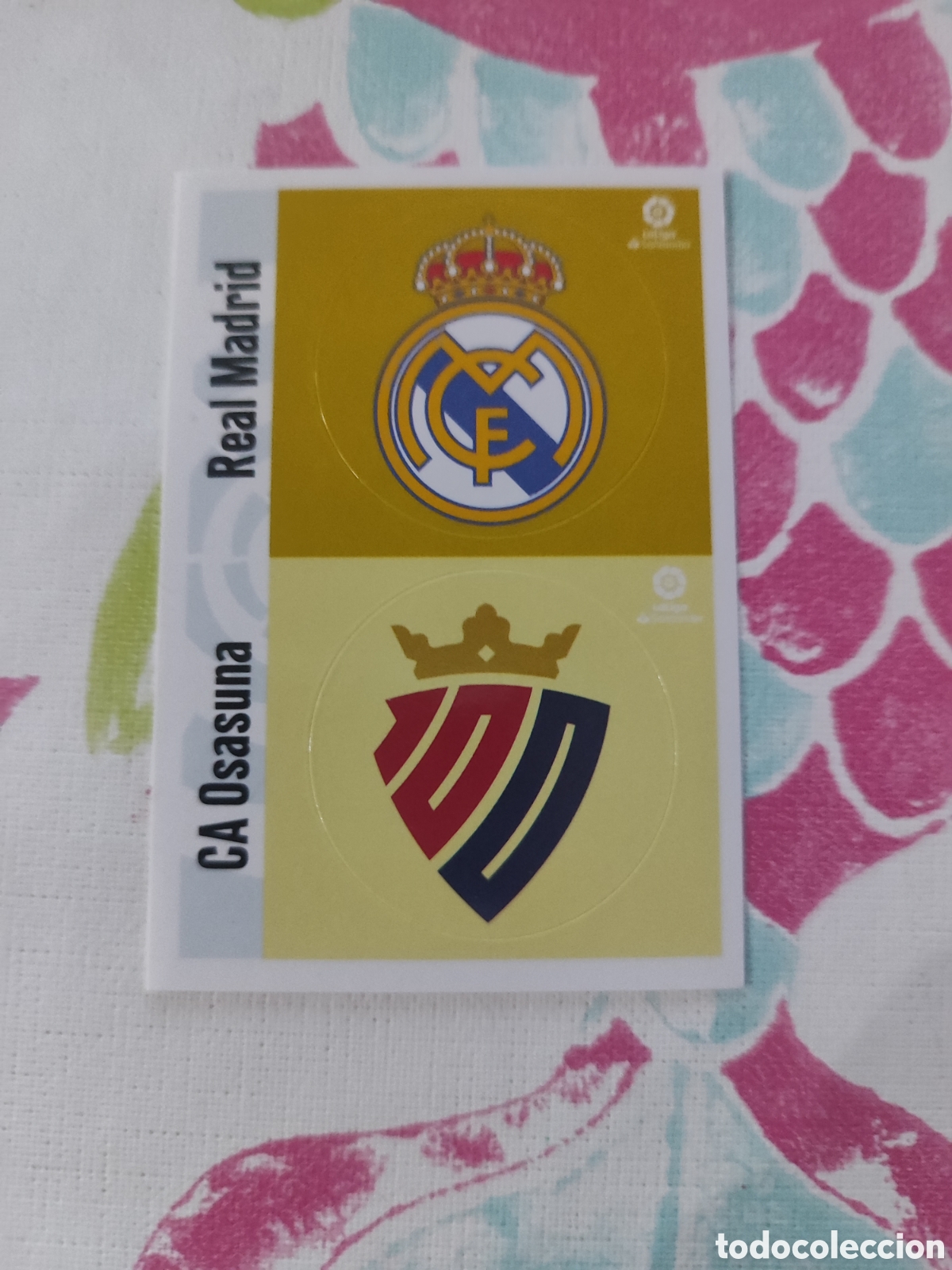 Cromos de Futebol: CROMO ESCUDOS LIGA SANTANDER REAL MADRID/OSASUNA. LIGA ESTE 20/21.