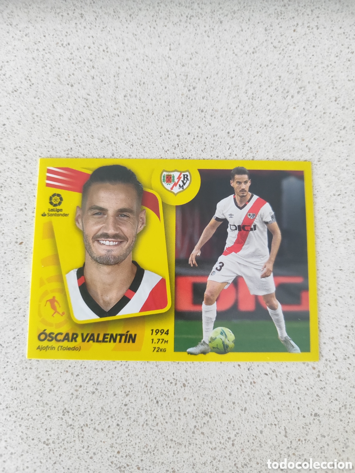 Figurine di Calcio: CROMO &Oacute;SCAR VALENT&Iacute;N RAYO VALLECANO N&Uacute;MERO 14. LIGA ESTE 21/22.