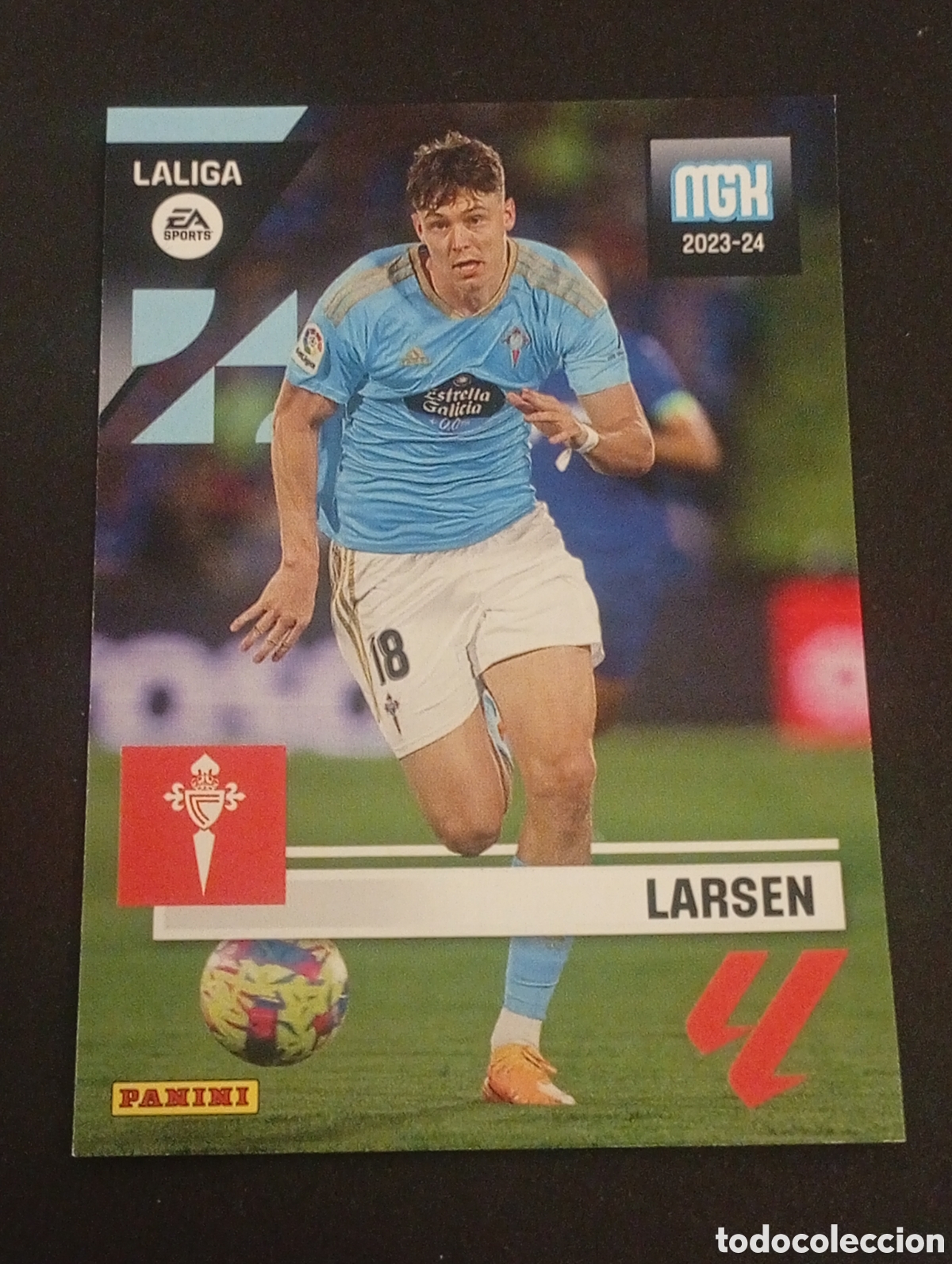 Fu&szlig;ball-Sticker: 161 LARSEN CELTA DE VIGO MEGACRACKS 2023 2024 23 24 CROMO CARD TCG ADRENALYN PANINI TOPPS