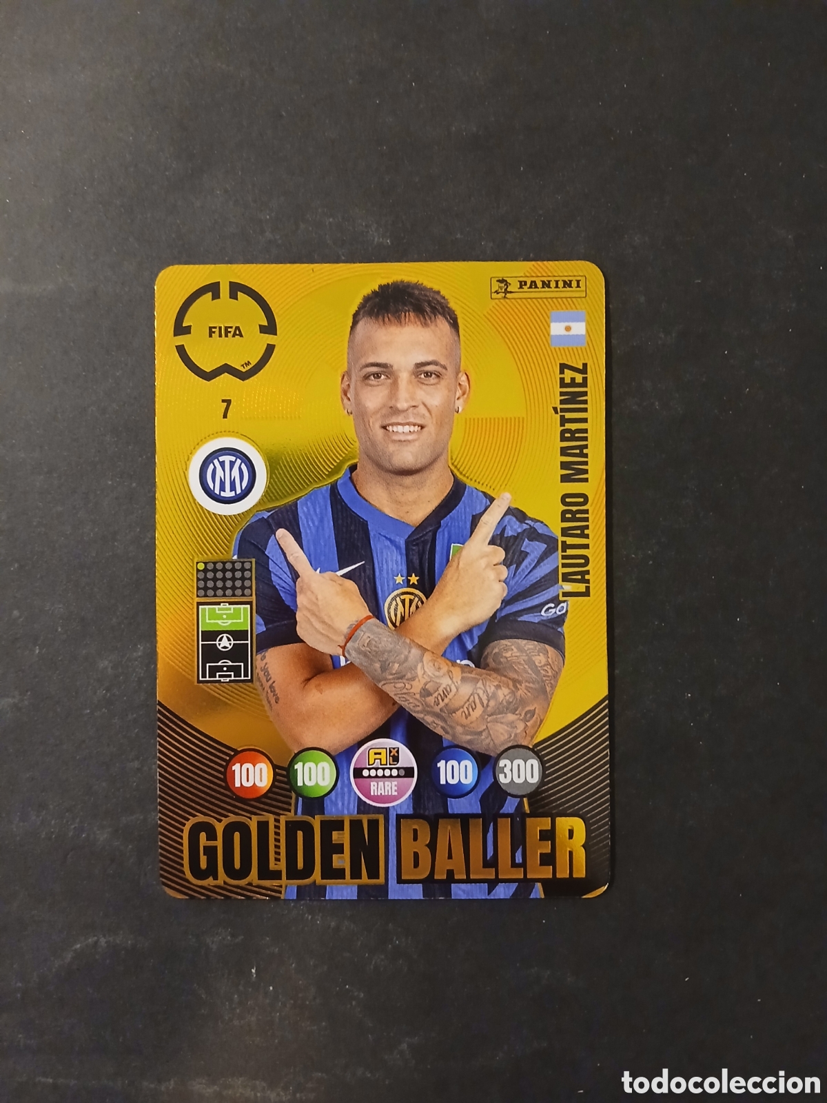 Fu&szlig;ball-Sticker: LAUTARO MARTINEZ GOLDEN BALLER 7 FIFA ADRENALYN CLUB WORLD CUP 2025 25 PANINI