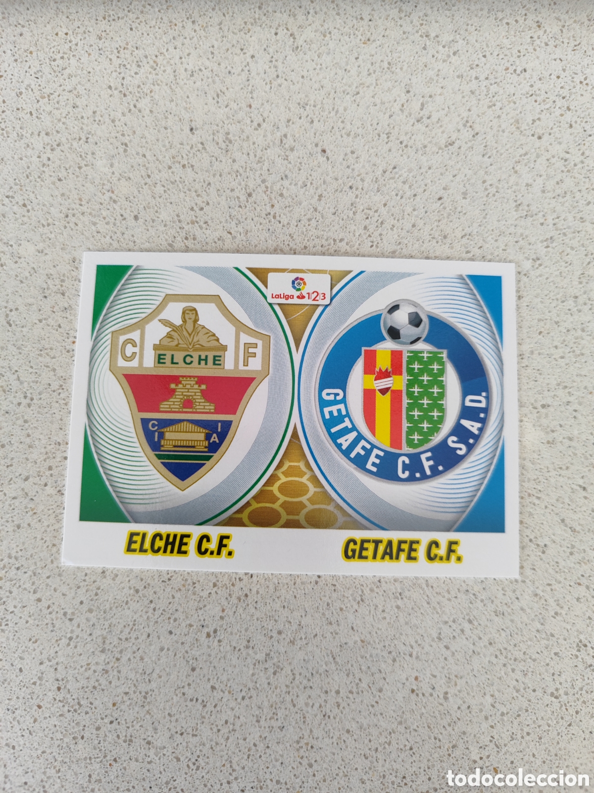 Fu&szlig;ball-Sticker: CROMO ESCUDOS SEGUNDA DIVISI&Oacute;N N&Uacute;MERO 3. LIGA ESTE 16/17.