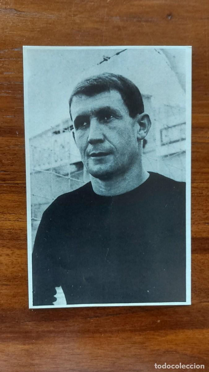 Cromos de f&uacute;tbol: CARMELO ( R.C.D. ESPA&Ntilde;OL ) - GRAFICAS BERGAS - A&Ntilde;OS 60 - sin pegar - 9,7 cm x 15,2 cm