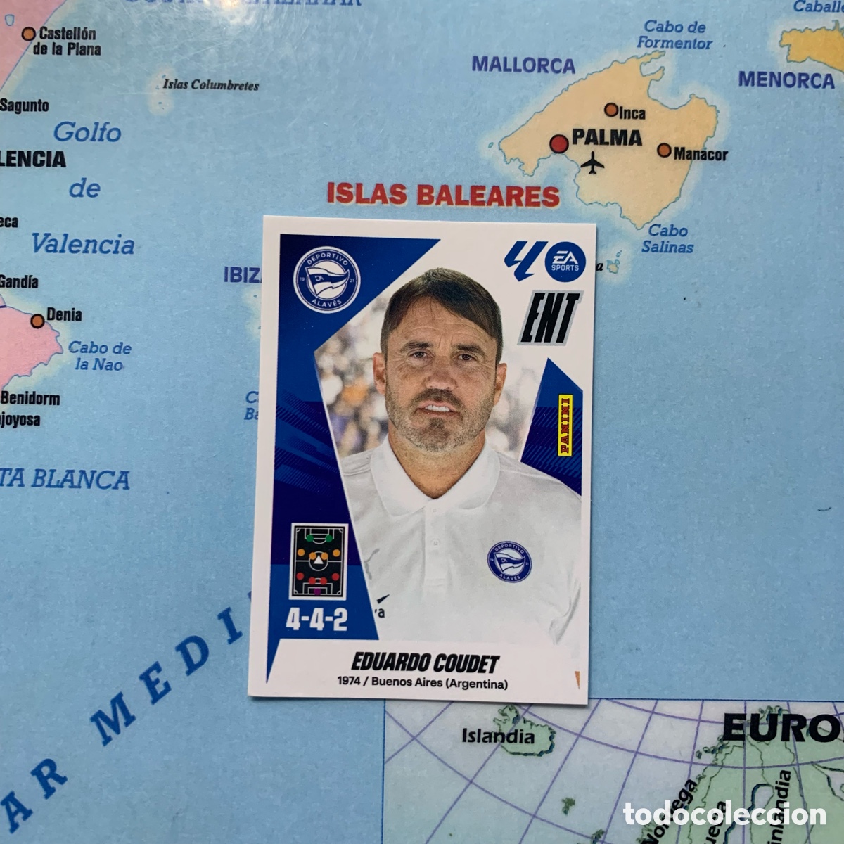 Football Stickers: Eduardo Coudet n&uacute;mero 2 del Alav&eacute;s cromo liga este 25-26 2025-2026