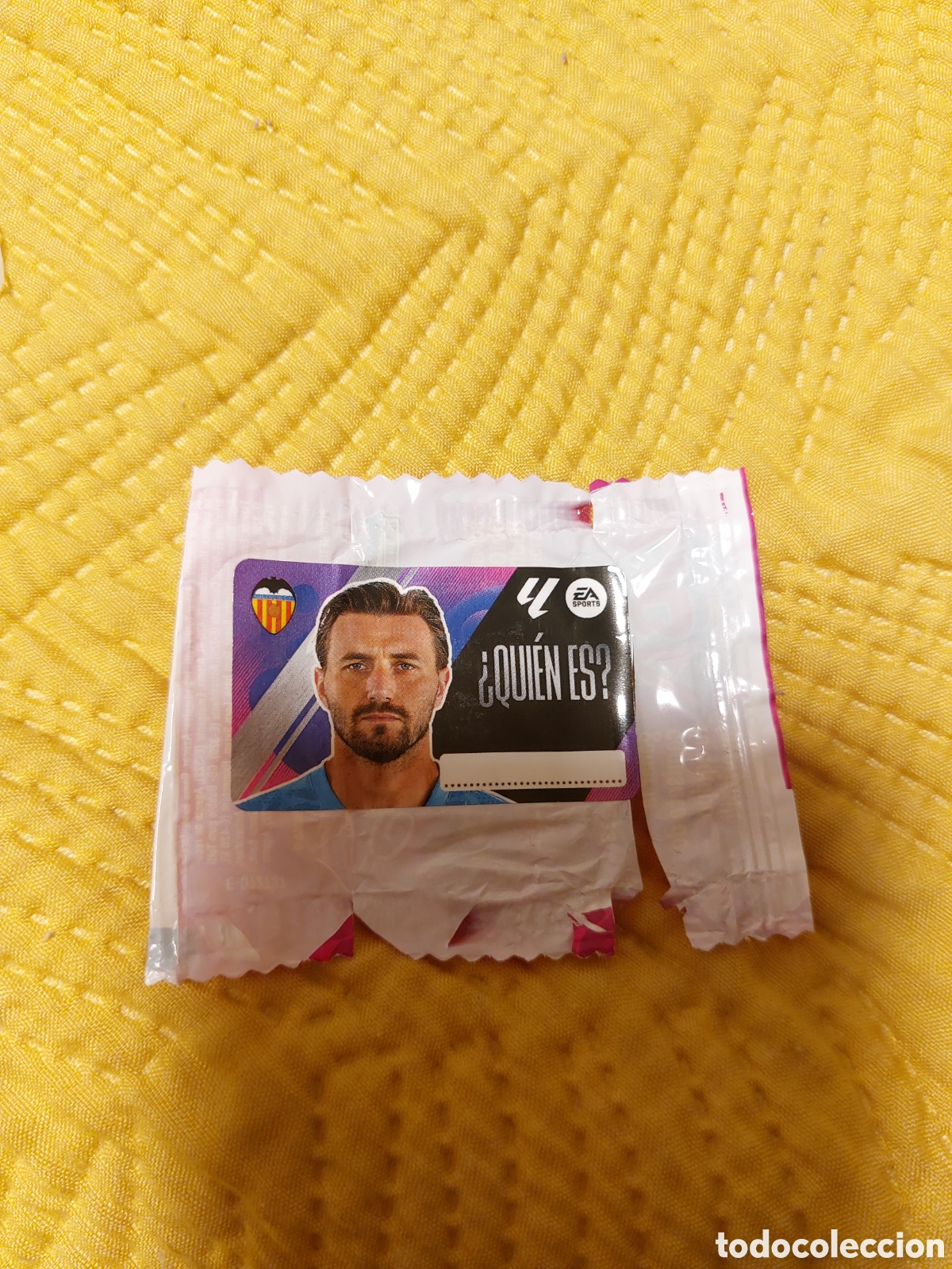 Cartes &agrave; collectionner de Football: DIMITRIEVSKI QUIEN ES VALENCIA CHICLES SIN PEGAR PANINI LIGA ESTE 25 26 2025 2026