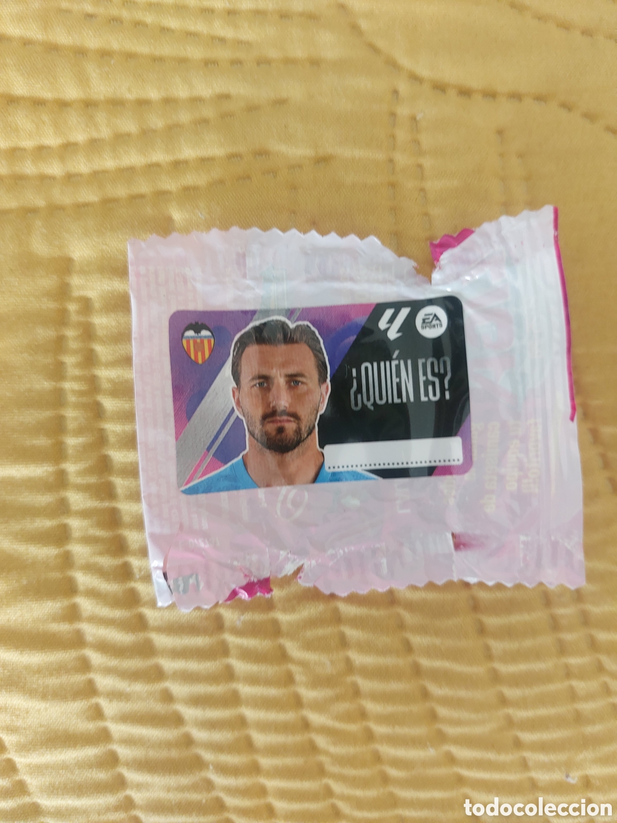 Cartes &agrave; collectionner de Football: DIMITRIEVSKI QUIEN ES VALENCIA CHICLES SIN PEGAR PANINI LIGA ESTE 25 26 2025 2026
