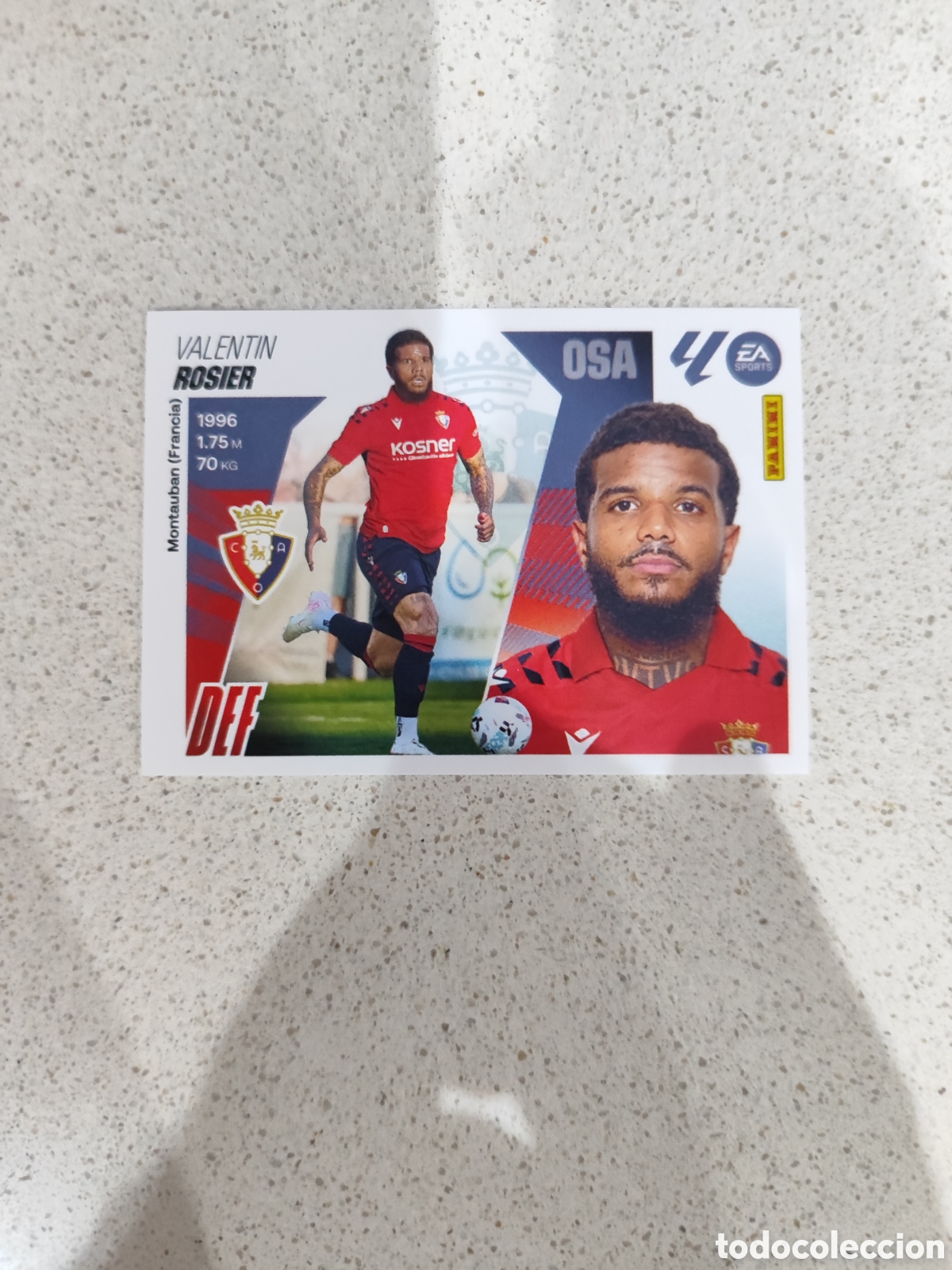 Cromos de f&uacute;tbol: CROMO ROSIER OSASUNA N&Uacute;MERO 5. LIGA ESTE 25/26. SEGUNDA EDICI&Oacute;N.