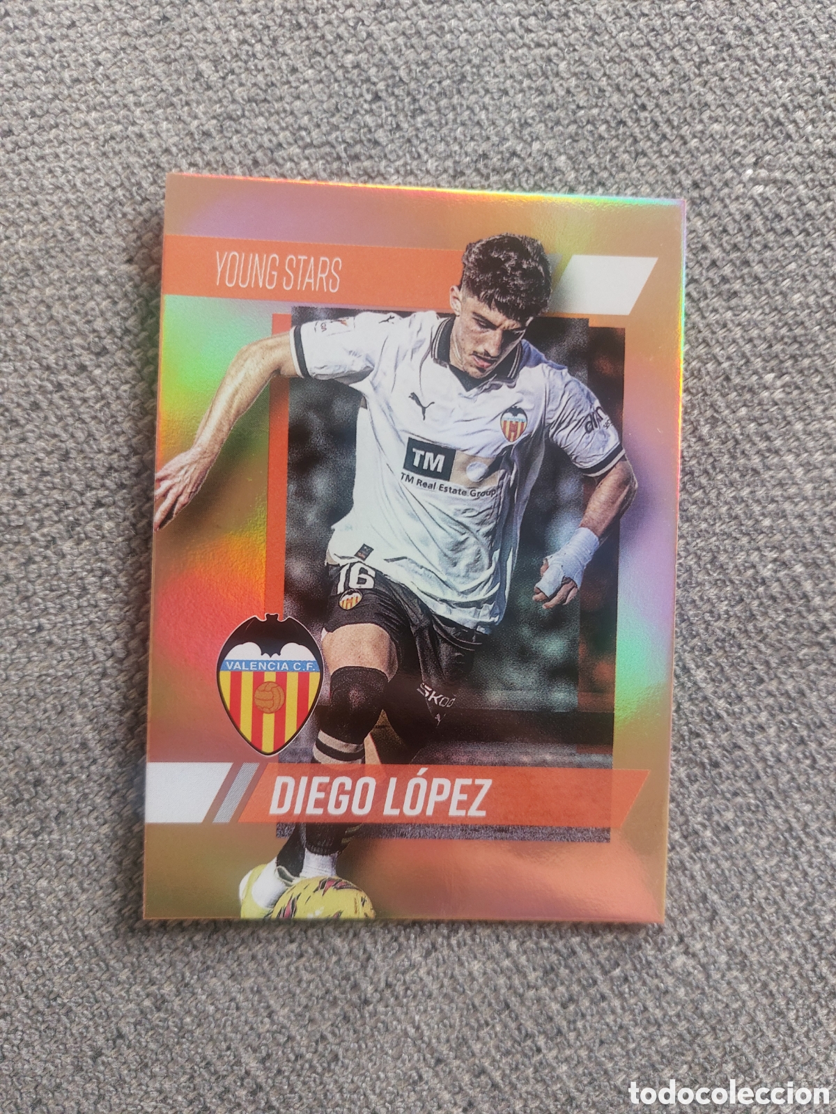 Cromos de F&uacute;tbol: RAINBOW GOLD 28 DIEGO LOPEZ YOUNG STARS VALENCIA CF MUNDICROMO 23 24 2023 2024 ADNVCF FOOTBALL TREAS
