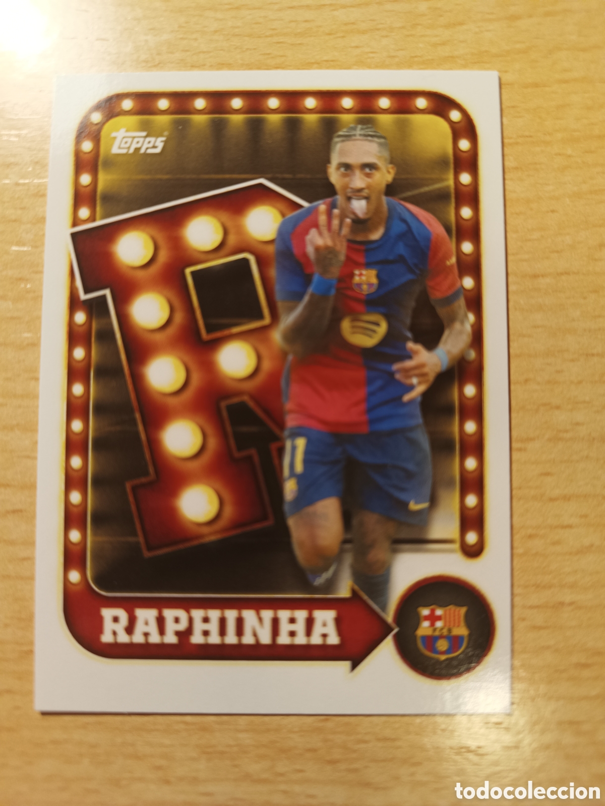 Cromos de F&uacute;tbol: RAPHINHA NAME IN LIGHTS FC BARCELONA COLLECTOR TIN 2025 2026 TOPPS 25 26