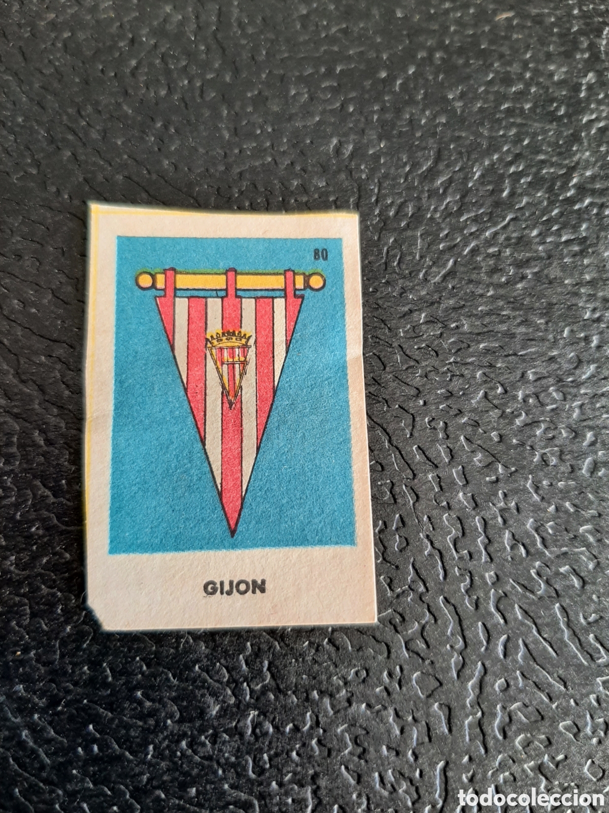Football Stickers: BANDERIN GIJON N 80 ASES DEL FUTBOL 1&ordf; DIVISION SERIE C SOBRE AS BRUGUERA 1944