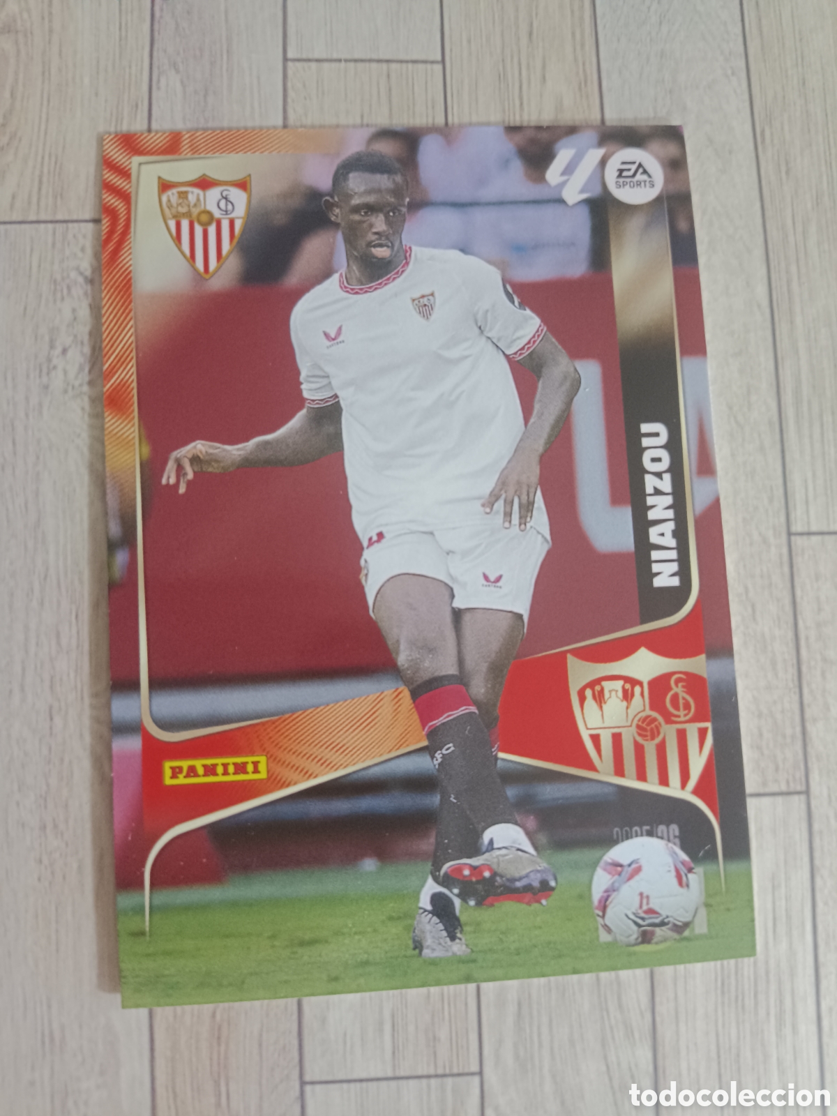 Cromos de f&uacute;tbol: 332 NIANZOU SEVILLA MEGACRACKS 2025 2026 PANINI 25 26