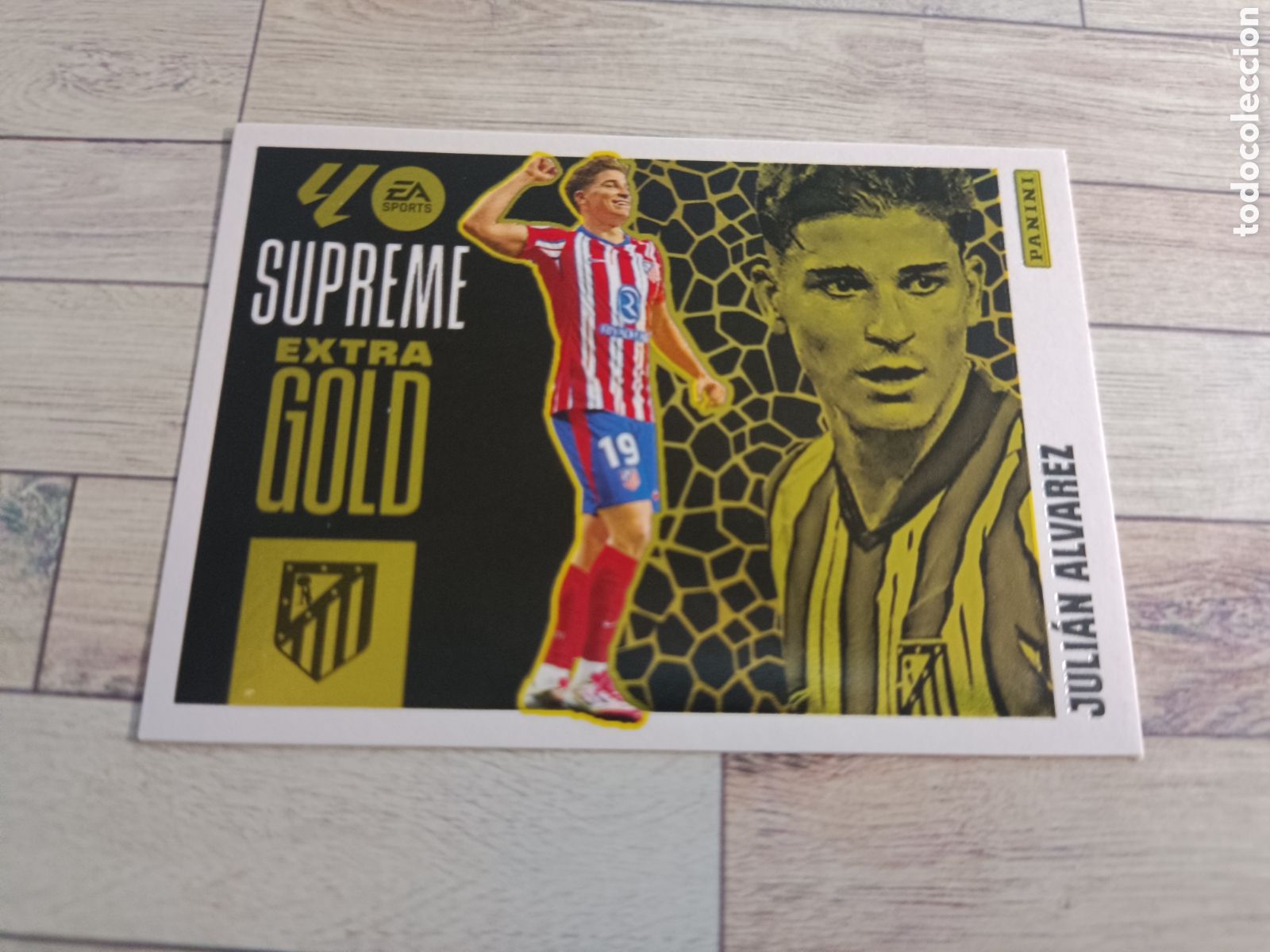 Cromos de F&uacute;tbol: JULI&Aacute;N &Aacute;LVAREZ ATLETICO DE MADRID EXTRA GOLD SUPREME LIGA ESTE 2025 2026 PANINI 25 26