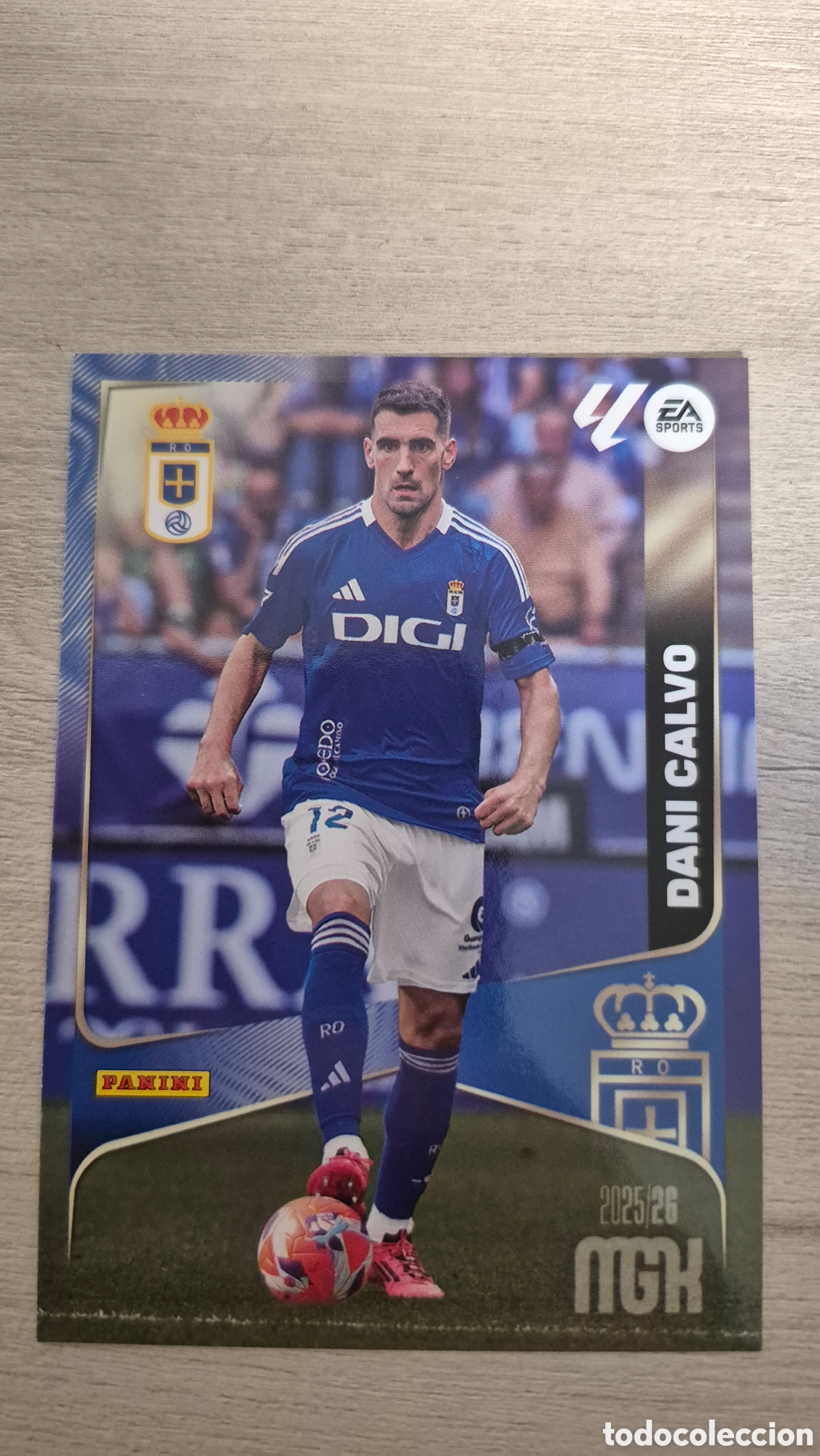 Fu&szlig;ball-Sticker: N&deg;275 Oviedo Dani Calvo Megacracks 25/26