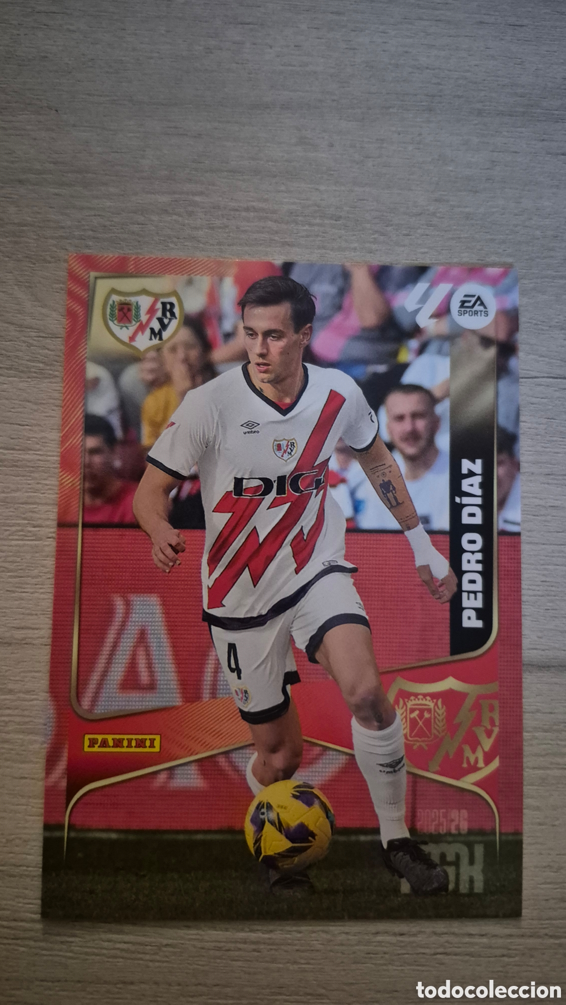 Fu&szlig;ball-Sticker: N&deg;298 Rayo Vallecano Pedro D&iacute;az Megacracks 25/26