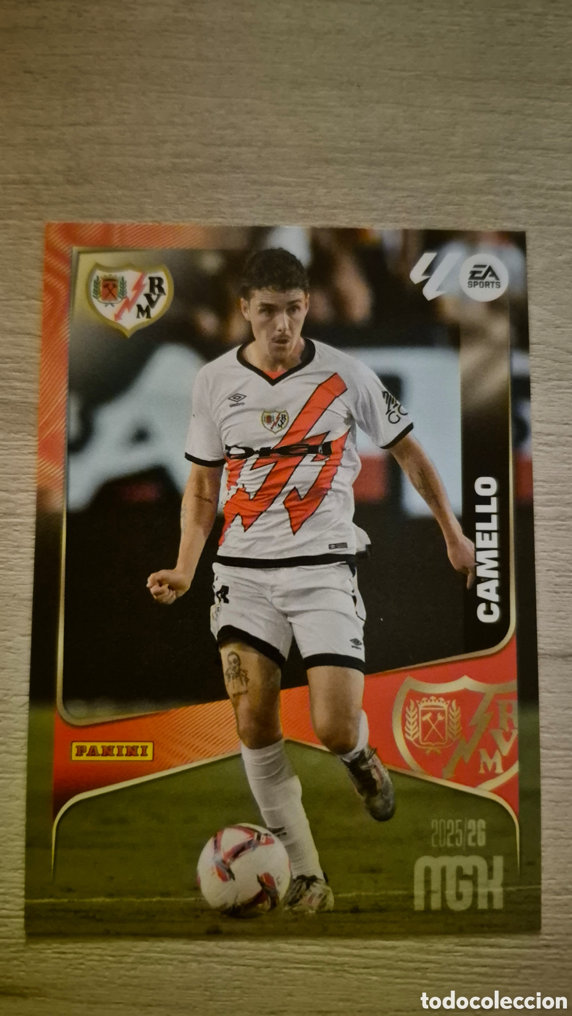 Fu&szlig;ball-Sticker: N&deg;305 Rayo Vallecano Camello Megacracks 25/26