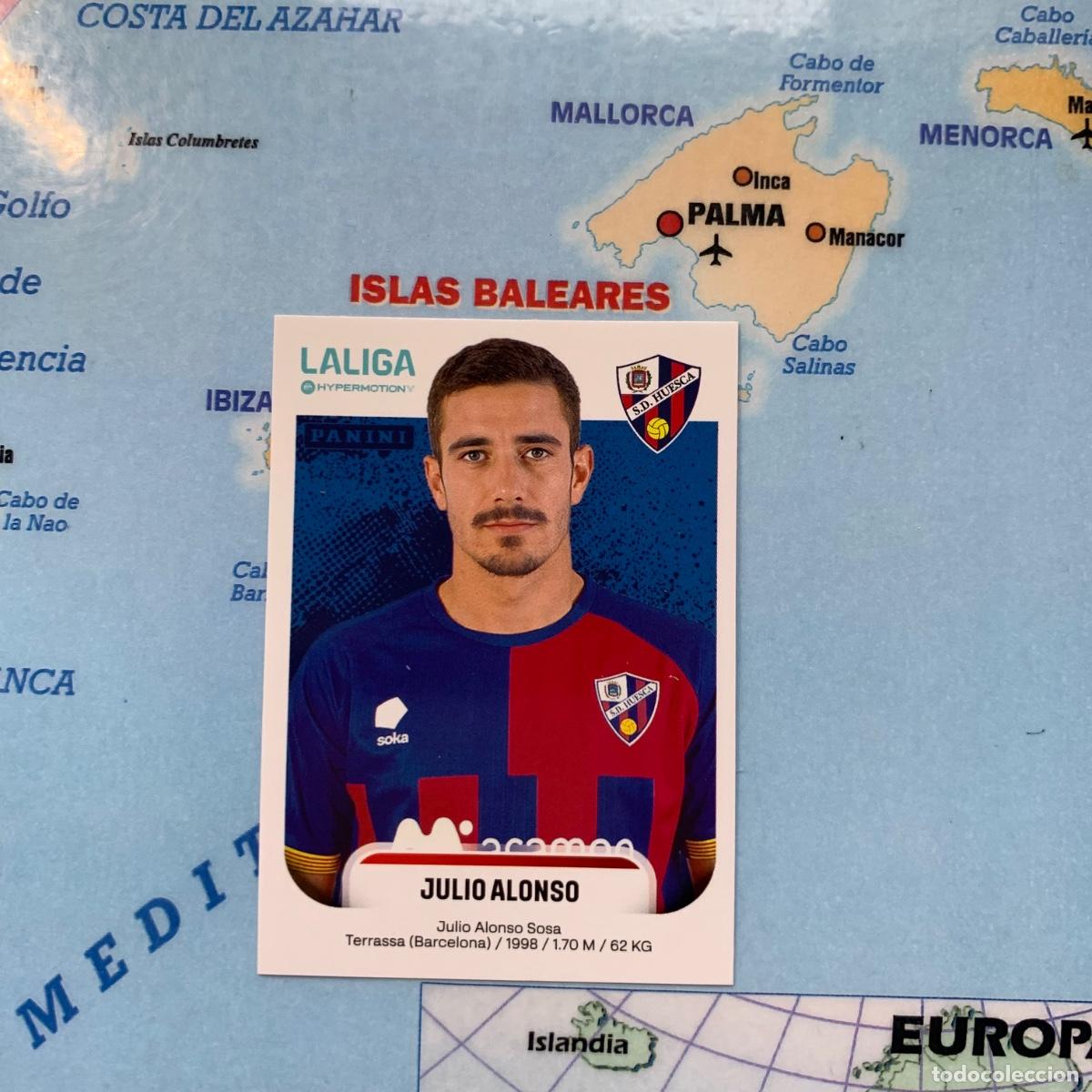 Cromos de f&uacute;tbol: Julio Alonso n&uacute;mero 239 del Huesca cromo de la liga Hypermotion 25-26 2025-2026