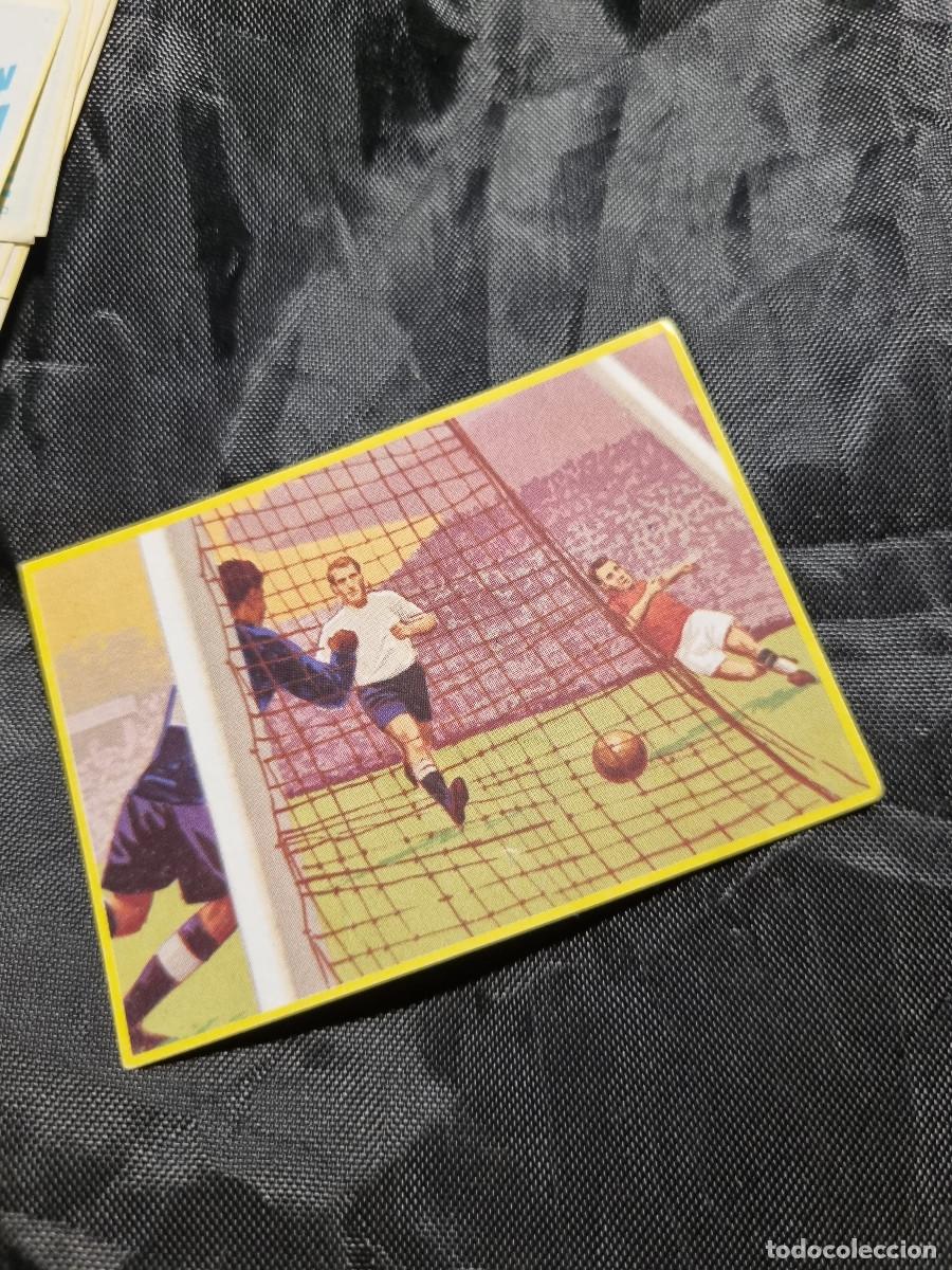Cromos de F&uacute;tbol: FUTBOL EN ACCION. DANONE. SIN PEGAR. 1982. CROMO N&ordm; 28