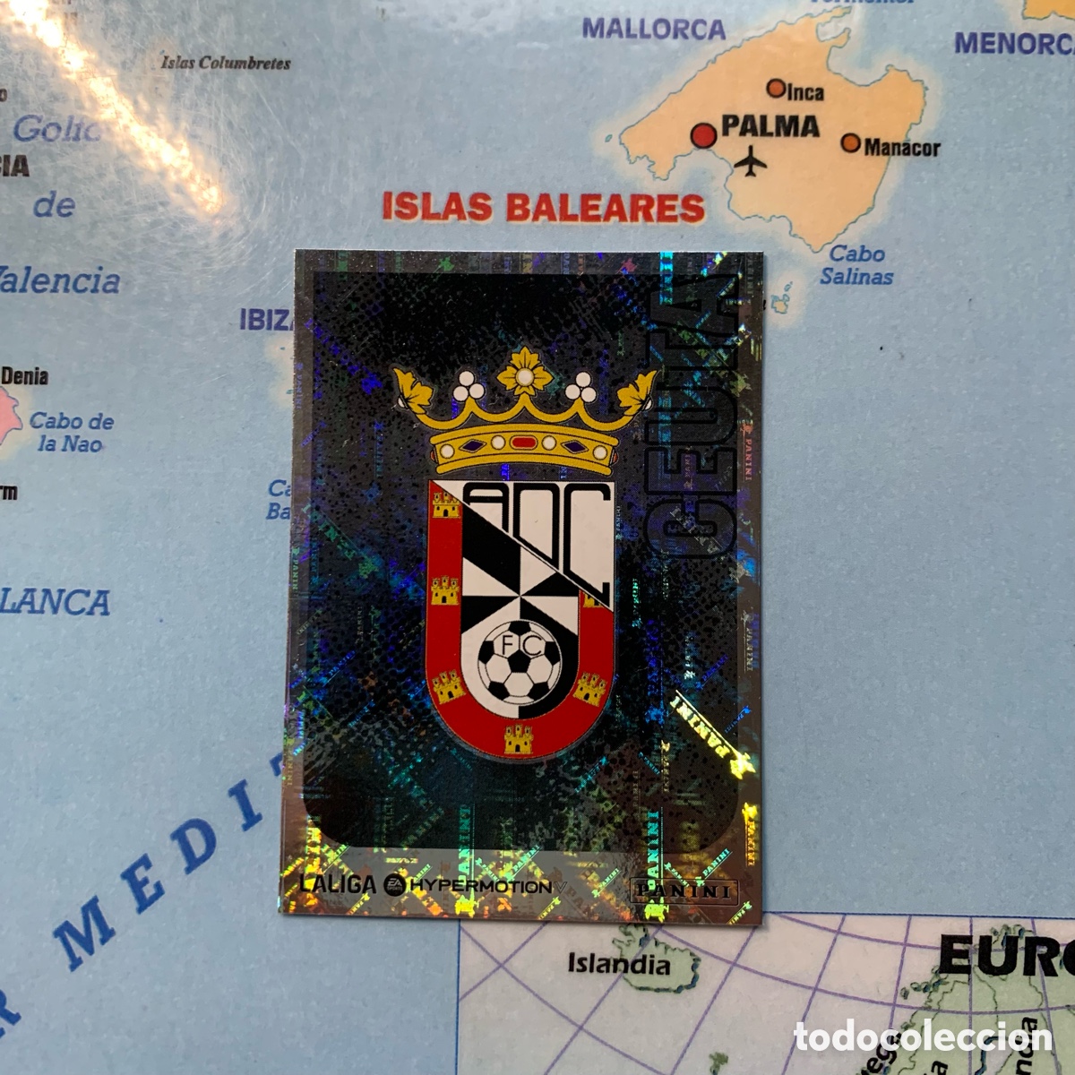 Cromos de f&uacute;tbol: Escudo n&uacute;mero 116 del Ceuta cromo liga Hypermotion 25-26 2025-2026