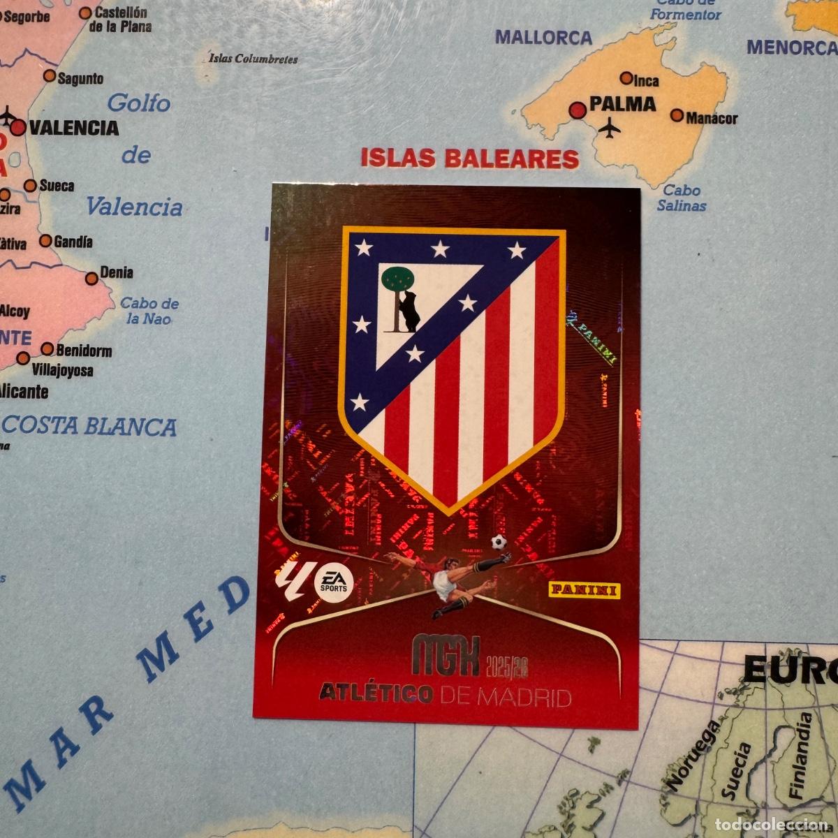 Cromos de F&uacute;tbol: Escudo del Atl&eacute;tico de Madrid n&uacute;mero 55 megacracks 25-26 2025-2026