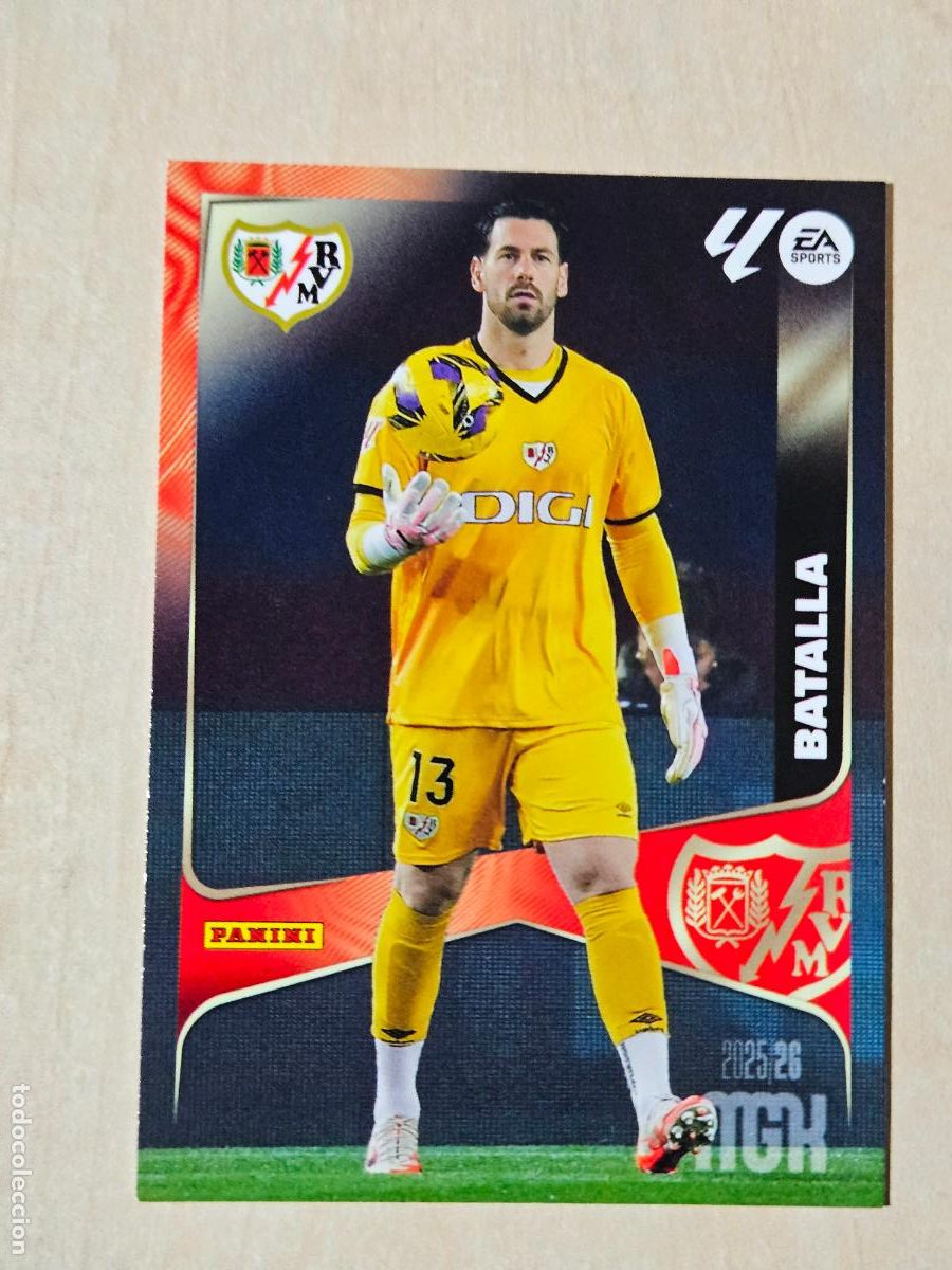 Cromos de Futebol: CROMO N&ordm; 290 BATALLA - MEGACRACKS 2025 26 - RAYO VALLECANO
