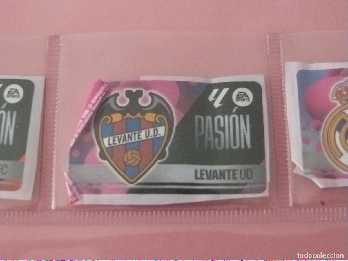 Fu&szlig;ball-Sticker: CHICLE DE F&Uacute;TBOL ESCUDO LEVANTE U.D. LIGA ESTE 2025-2026/25-26 DE PANINI