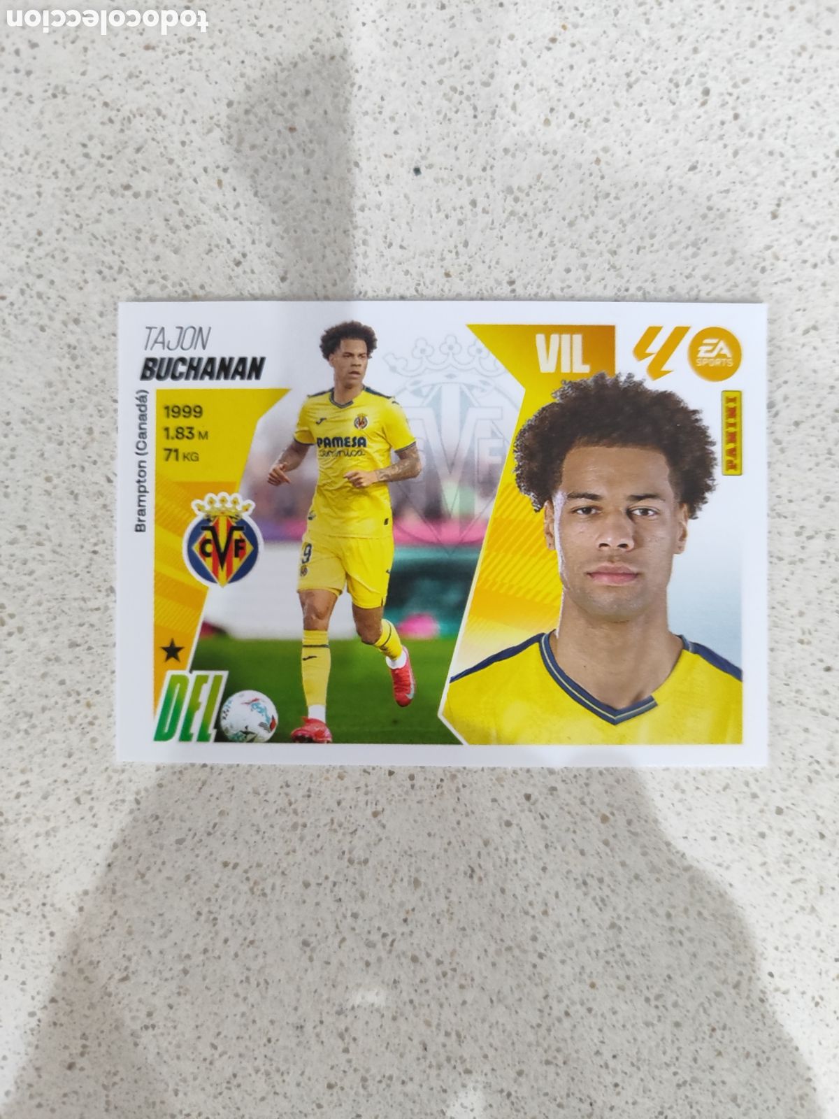 Fu&szlig;ball-Sticker: CROMO BUCHANAN VILLARREAL N&Uacute;MERO 20 BIS COLOCA. LIGA ESTE 25/26. SEGUNDA EDICI&Oacute;N.
