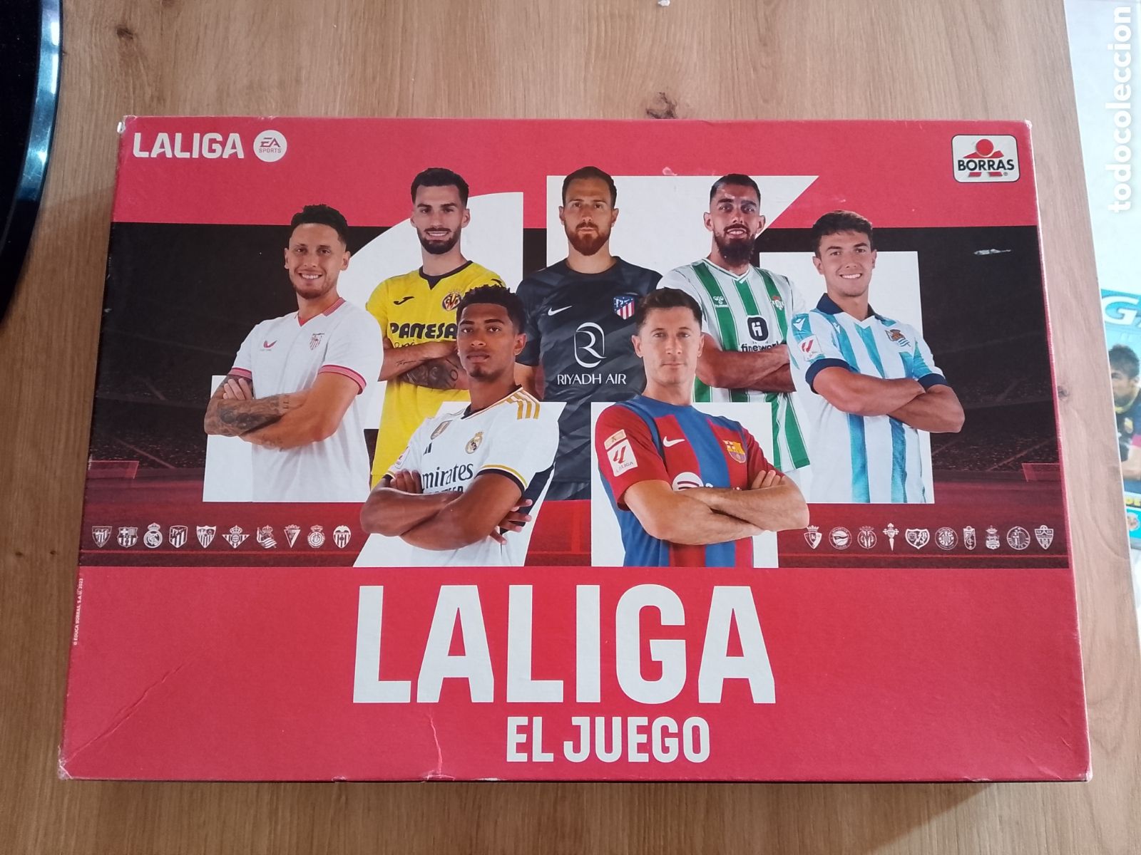 Cromos de F&uacute;tbol: CAJA VACIA EL JUEGO DE LA LIGA BORRAS LEWANDOWSKI BELLINGHAM BAENA ZUBIMENDI OBLAK BORJA IGLESIAS
