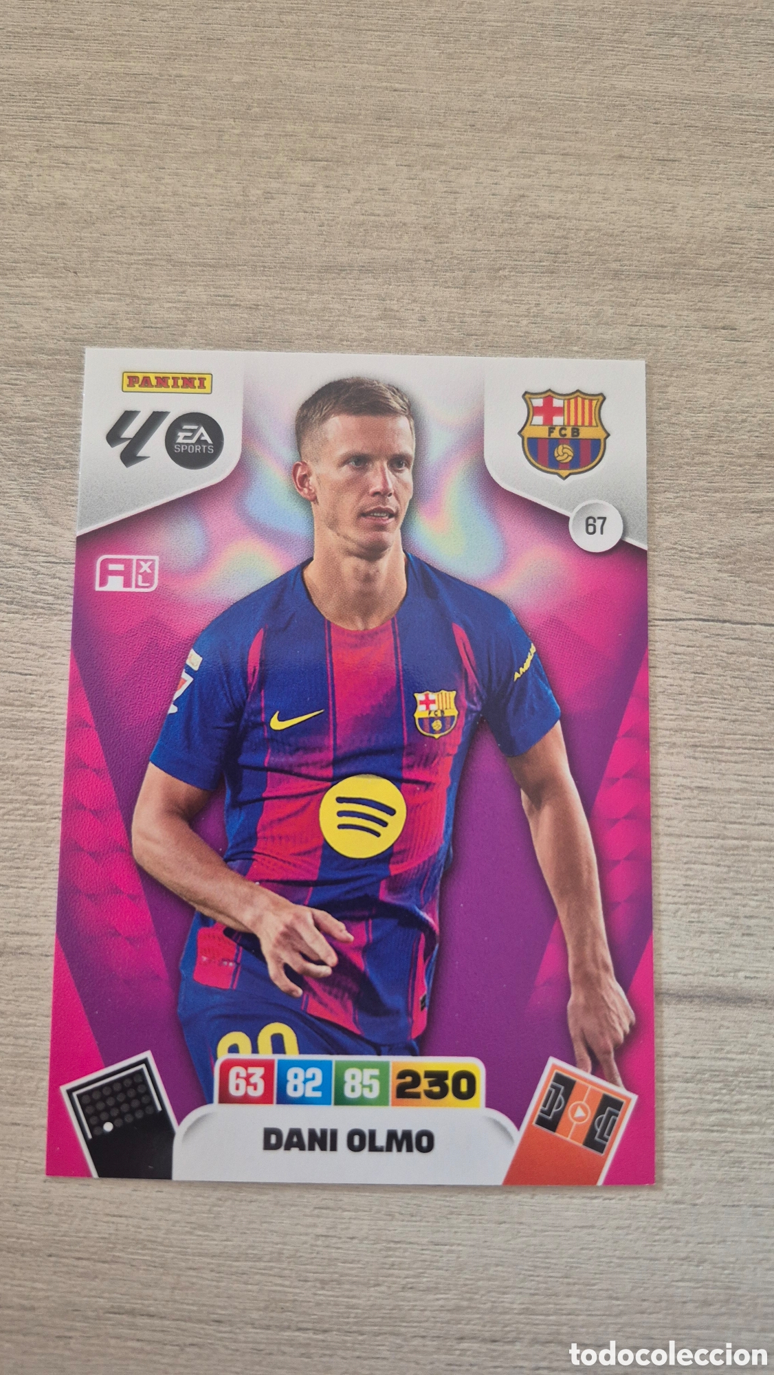 Fu&szlig;ball-Sticker: N&deg;67 Barcelona Dani Olmo Adrenalyn 25/26