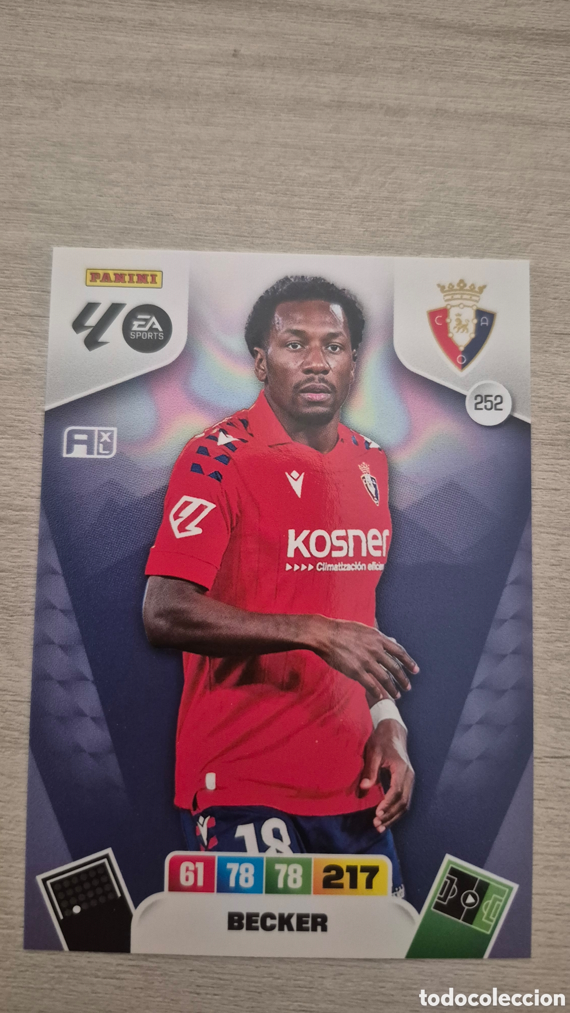 Fu&szlig;ball-Sticker: N&deg;252 Osasuna Becker Adrenalyn 25/26