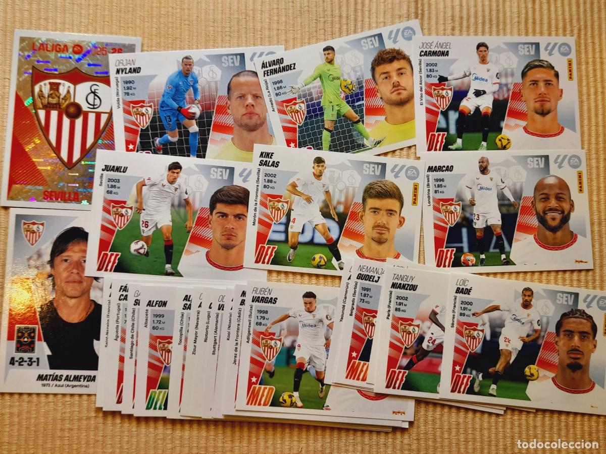 Cromos de F&uacute;tbol: LOTE 30 CROMOS (EQUIPO COMPLETO) SEVILLA FC LIGA 25-26 2025 2026 &Aacute;LBUM ESTE