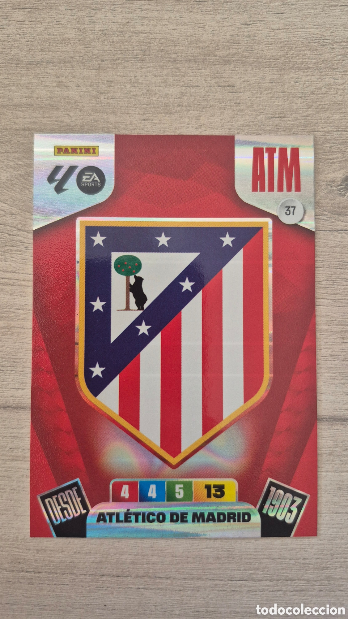 Cromos de F&uacute;tbol: N&deg;37 Escudo Atl&eacute;tico de Madrid Adrenalyn 25/26