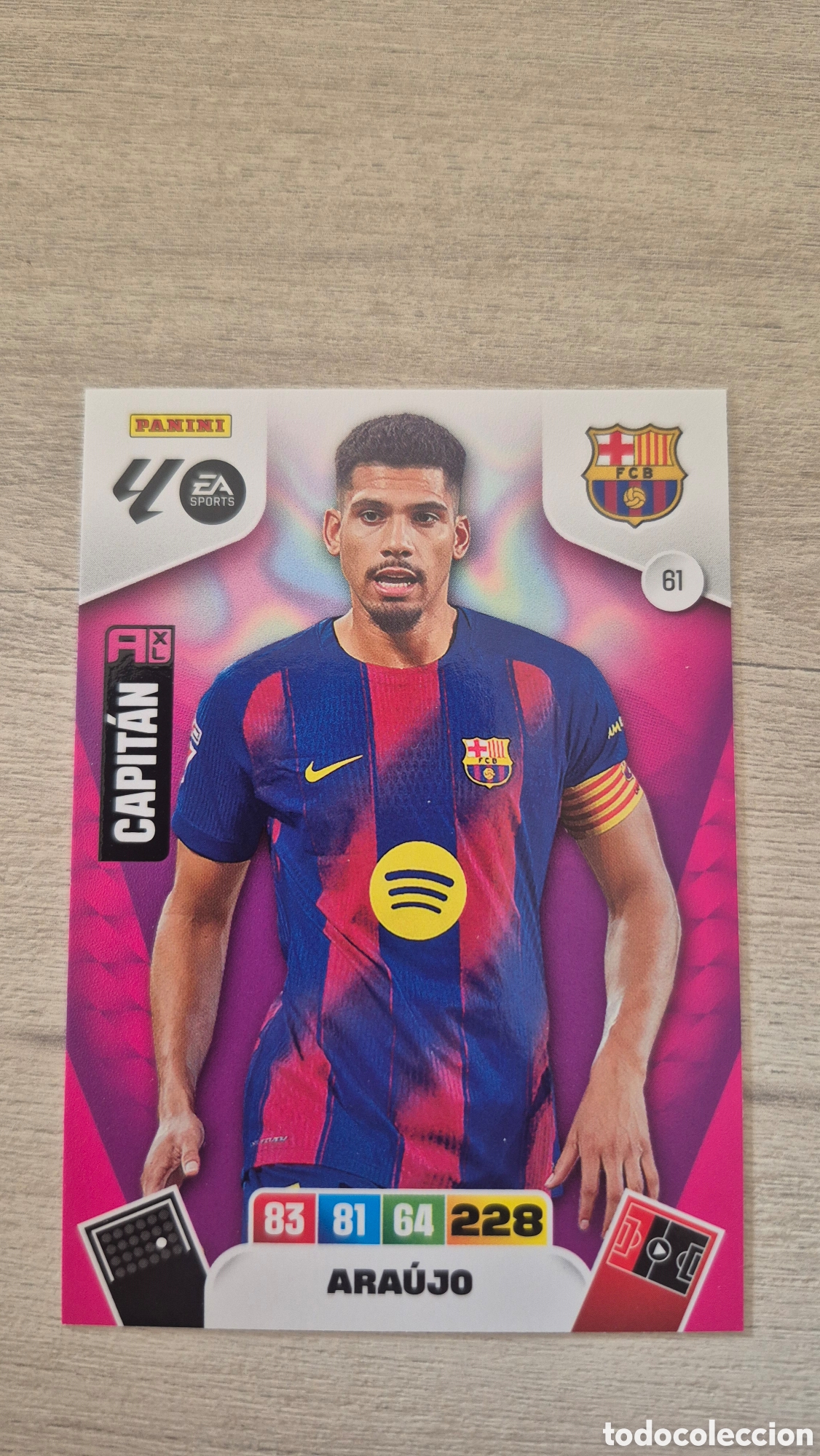Fu&szlig;ball-Sticker: N&deg;61 Barcelona Araujo Adrenalyn 25/26