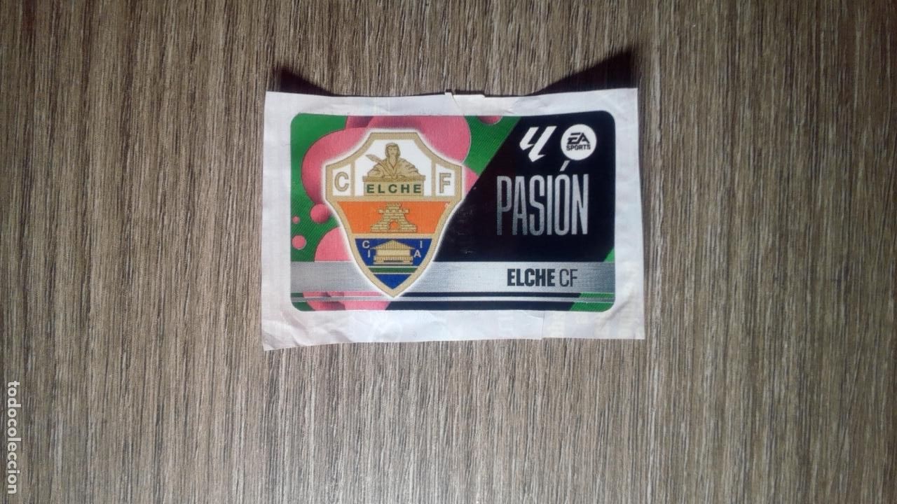 Fu&szlig;ball-Sticker: Escudo - Elche - Pasi&oacute;n - Chicle liga 2025-26 Panini 25 26
