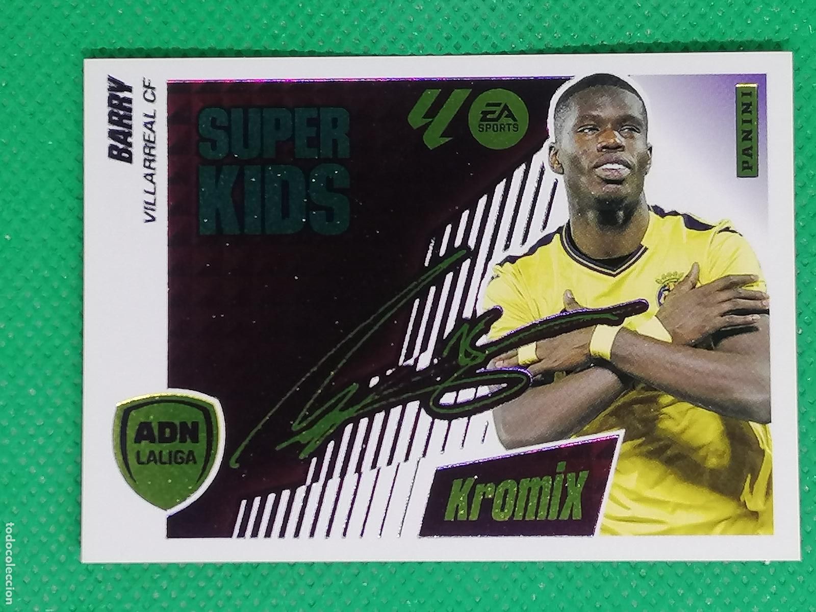 Cromos de F&uacute;tbol: K 4 BARRY VILLARREAL SUPER KIDS ADN KROMIX FIRMA IMPRESA ⚽ PANINI LIGA ESTE 25 26 2025 2026 ⚽