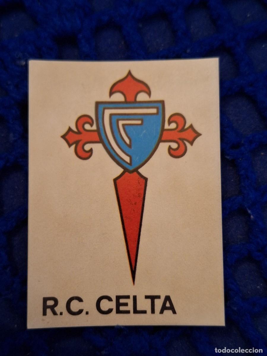 Cromos de F&uacute;tbol: FUTBOL PREMIO 83 84 MAGA escudo real celta vigo versi&oacute;n fondo blanco no PLATEADO nunca pegado